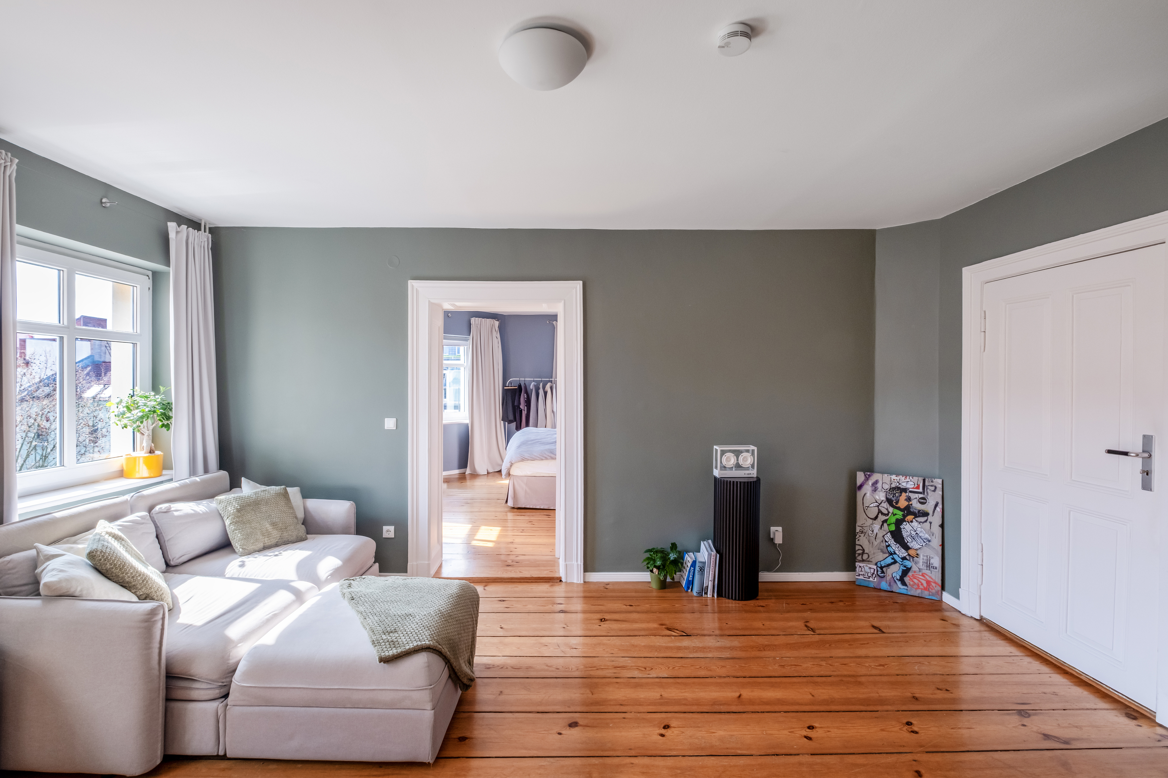 Live in light-filled comfort in the heart of Berlin-Mitte