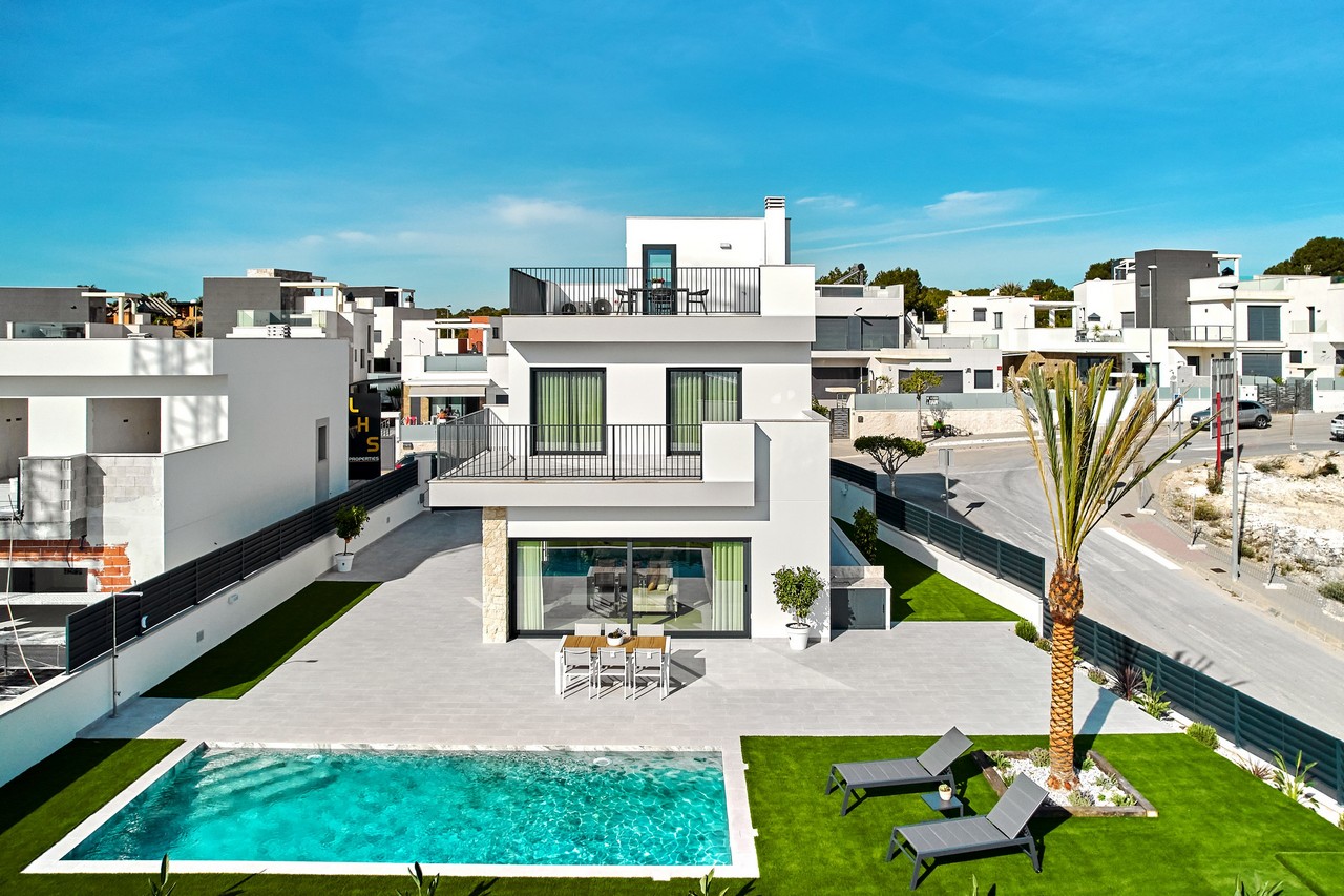 Neubau-Luxusvillen mit spektakulärer Aussicht in San Miguel de Salinas
