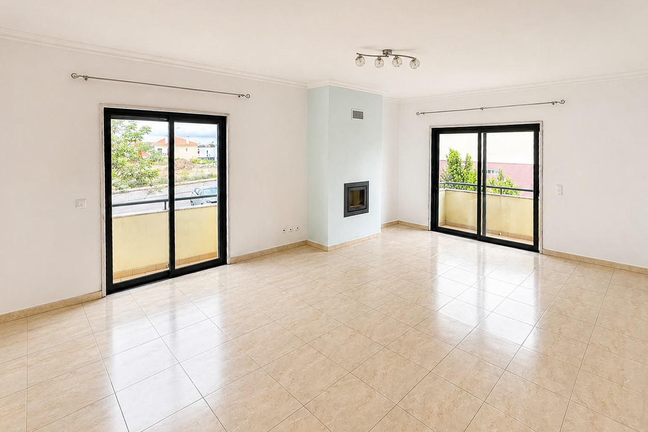 Spacious 4-bedroom apartment in Porto Salvo