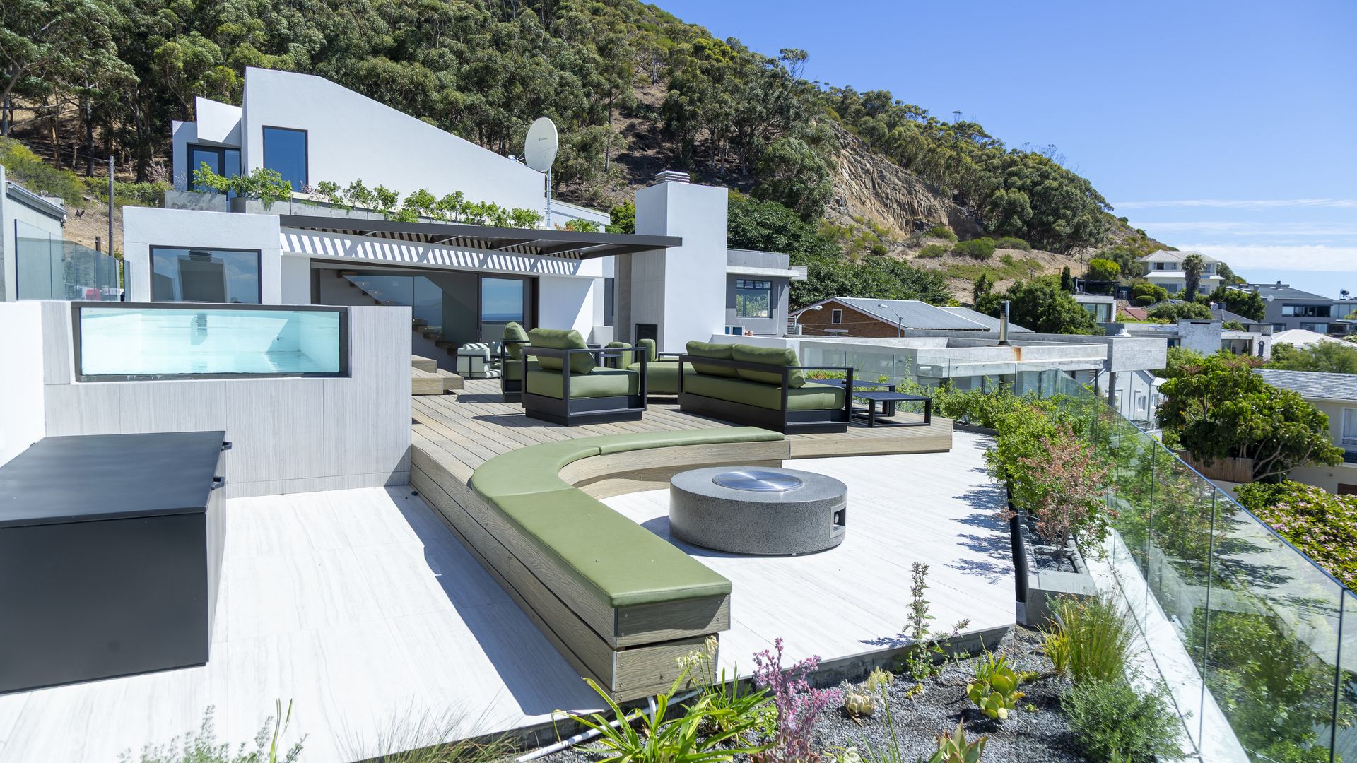 Exclusive Brand-New Penthouse in La Mirage, Green Point