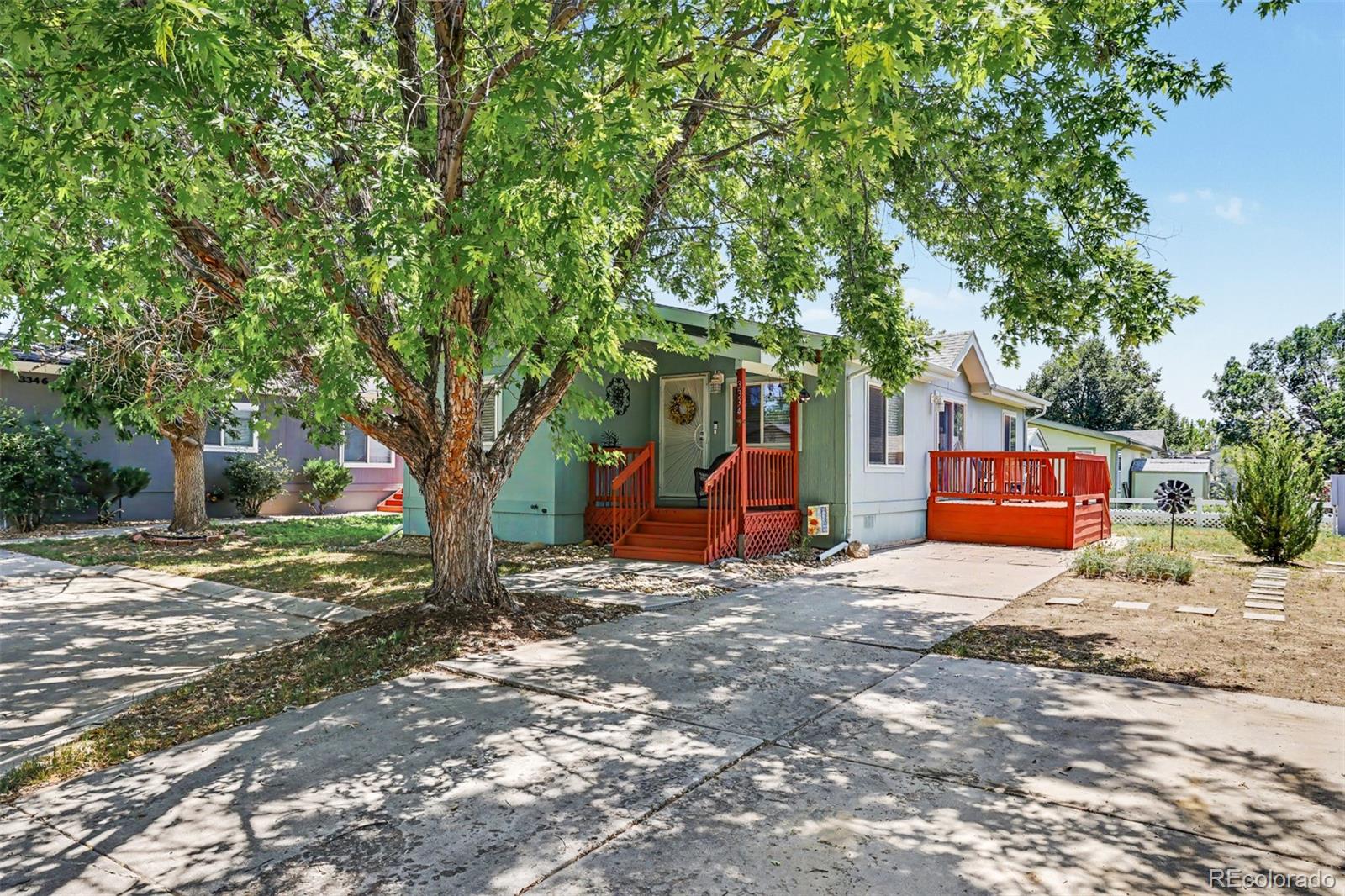 Welcoming Three Bedroom Home With Private Rear Deck