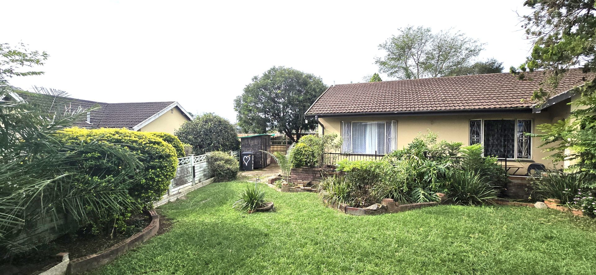 Charming 4‑Bedroom Family Home in Cleland – Spacious, Secure & Full of Character!