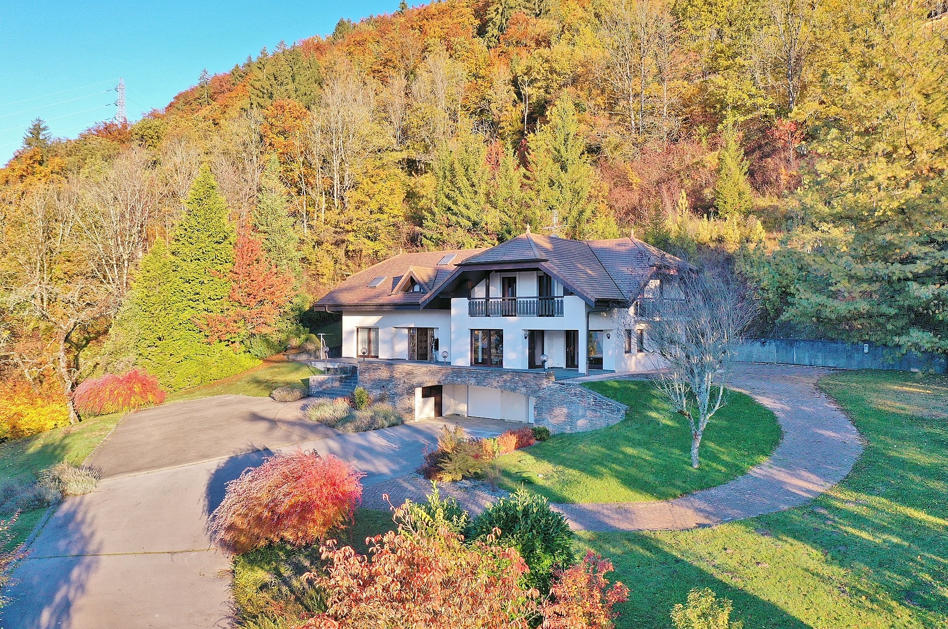 Maison 9 pièces 280 m² · à Châtillon-sur-Cluses · 280 m² · 892 500 €