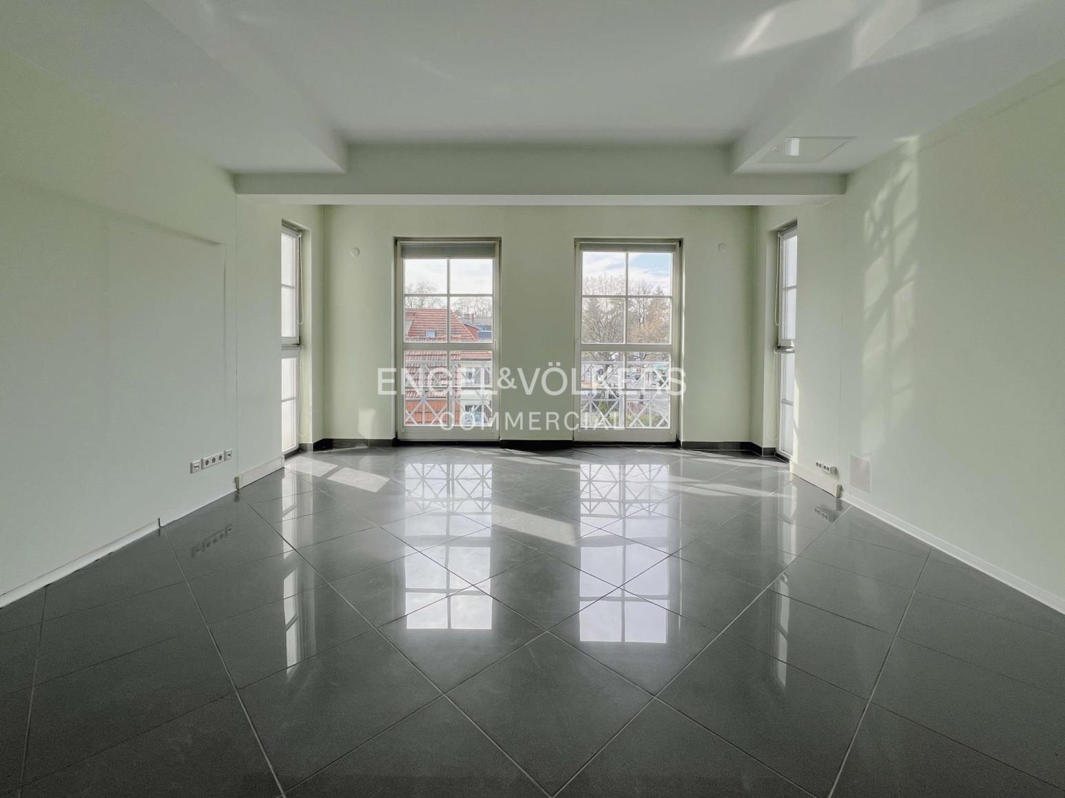 Helles Büro mit 4 Terrassen nahe Waldsee in Hermsdorf