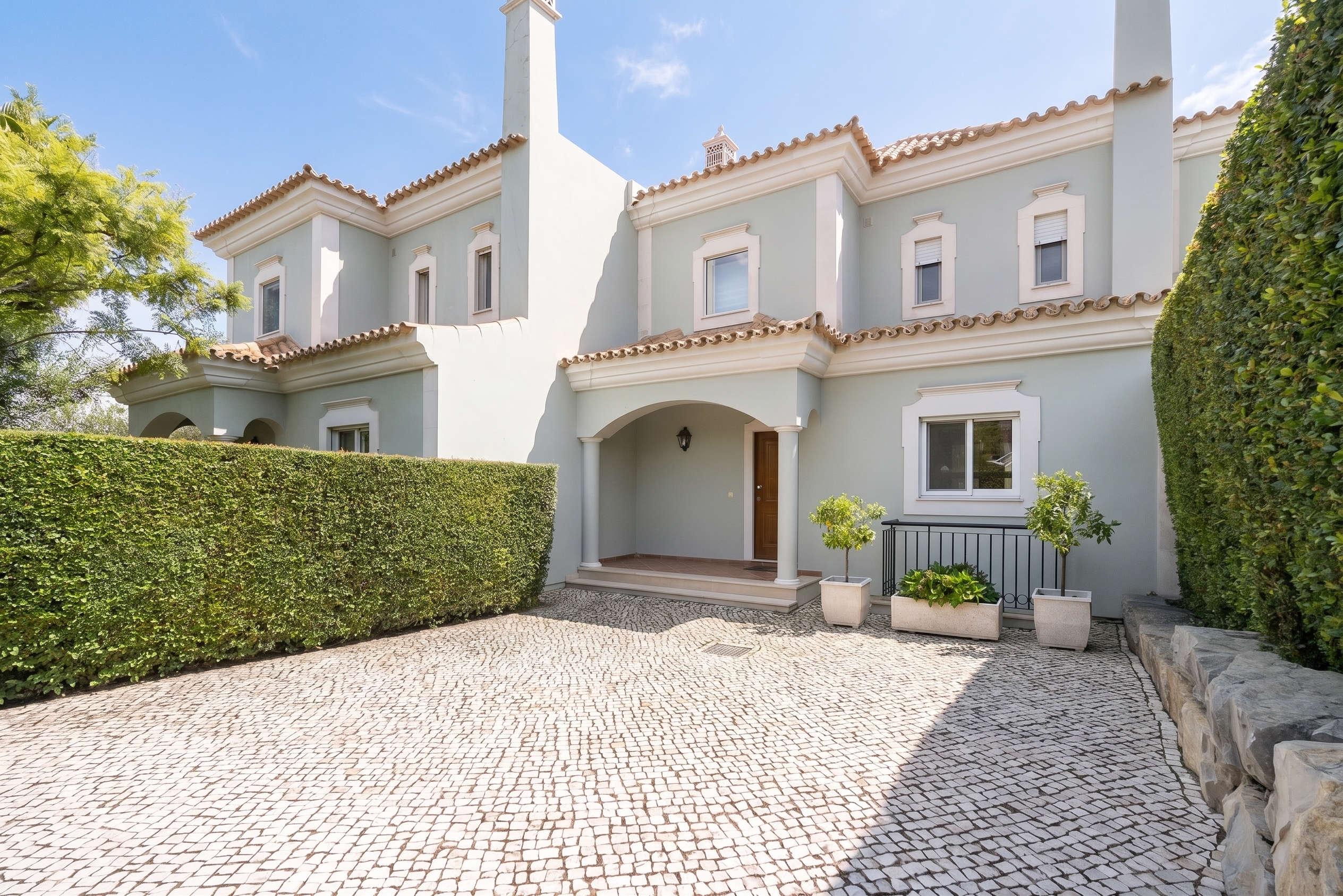 4 bedroom Villa for long term rental in the prestigious Condominium The Crest