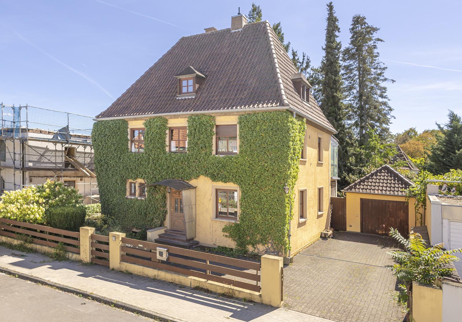 Spitzenlage Fliegerviertel: Charmante 50er Jahre VILLA mit viel Potential für Ihre Familie