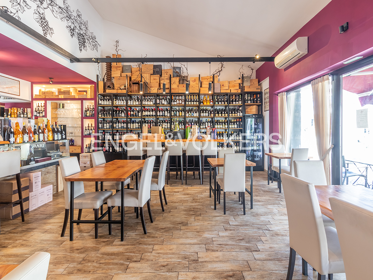 Olgiata, commercial premises with show cooking and flue