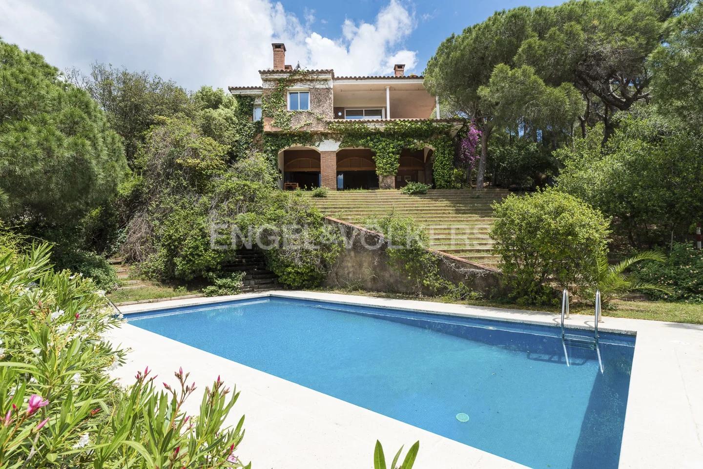 House with great views and pool in Cabrera de Mar