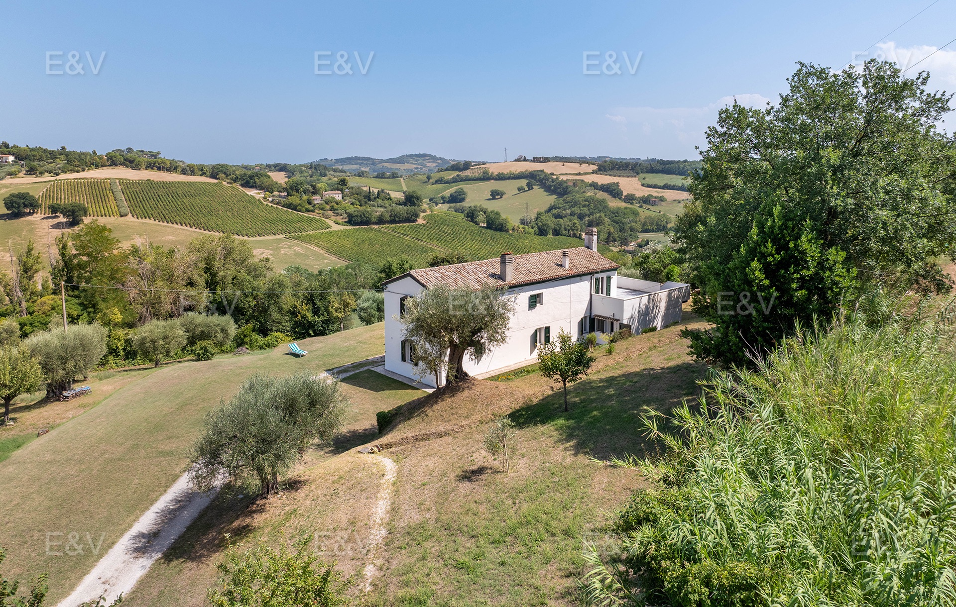 Farmhouse surrounded by greenery, 8 km from Pesaro