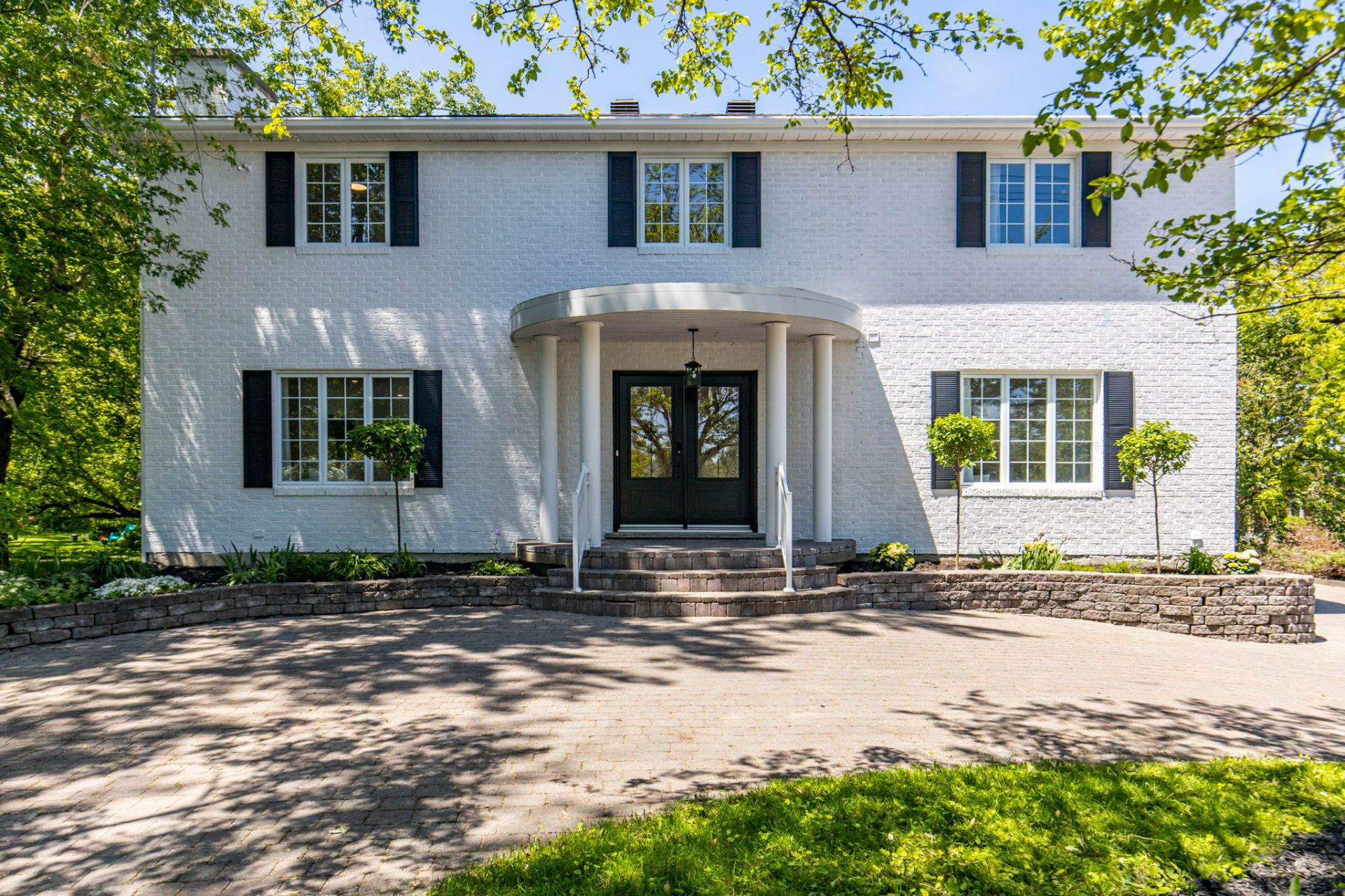 Majestic waterfront property with a timeless style