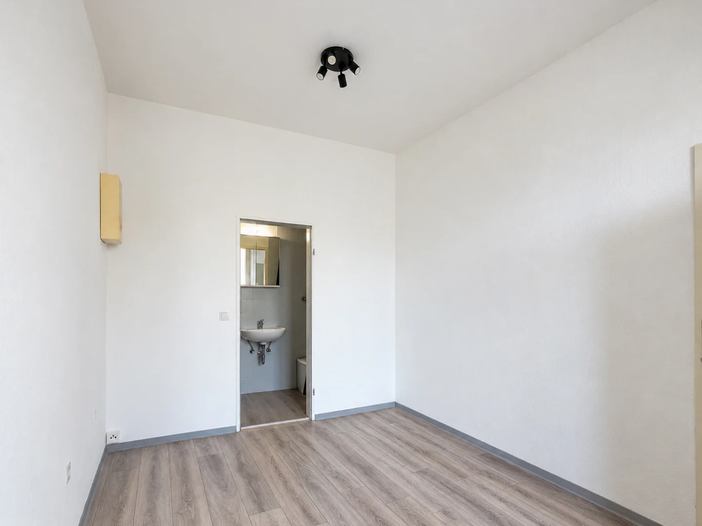 Kompaktes Atelier-Apartment in zentraler Lage von Saarbrücken – optional mit Tiefgaragenstellplatz - Photo 3