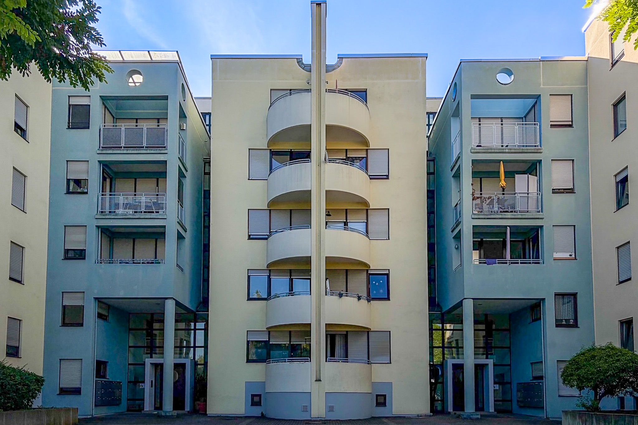 Gepflegte 1-Zimmer-Wohnung mit Balkon, separater Küche und Tiefgaragenstellplatz in Mainz