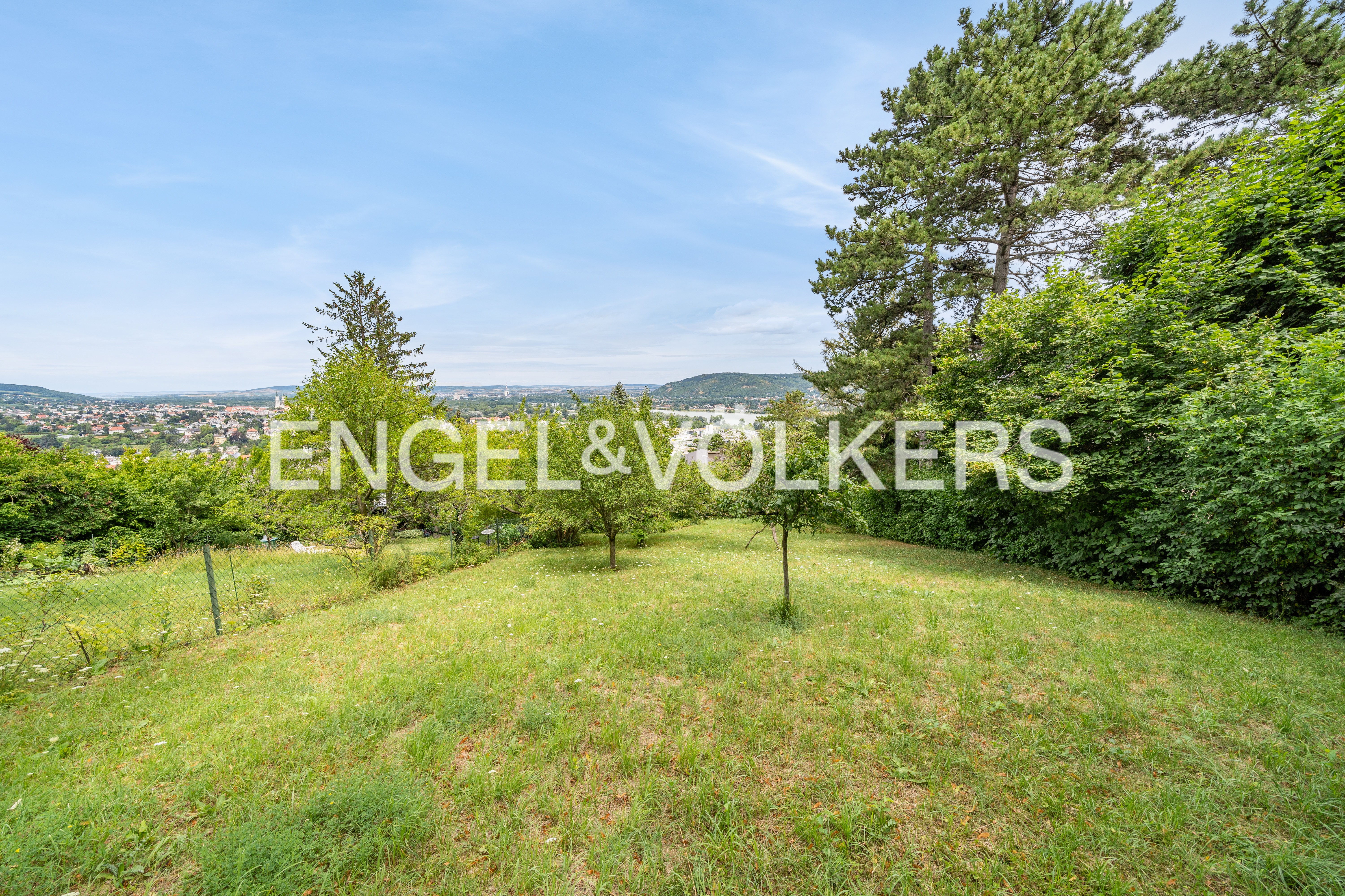 Wonderful building plot with unobstructable view