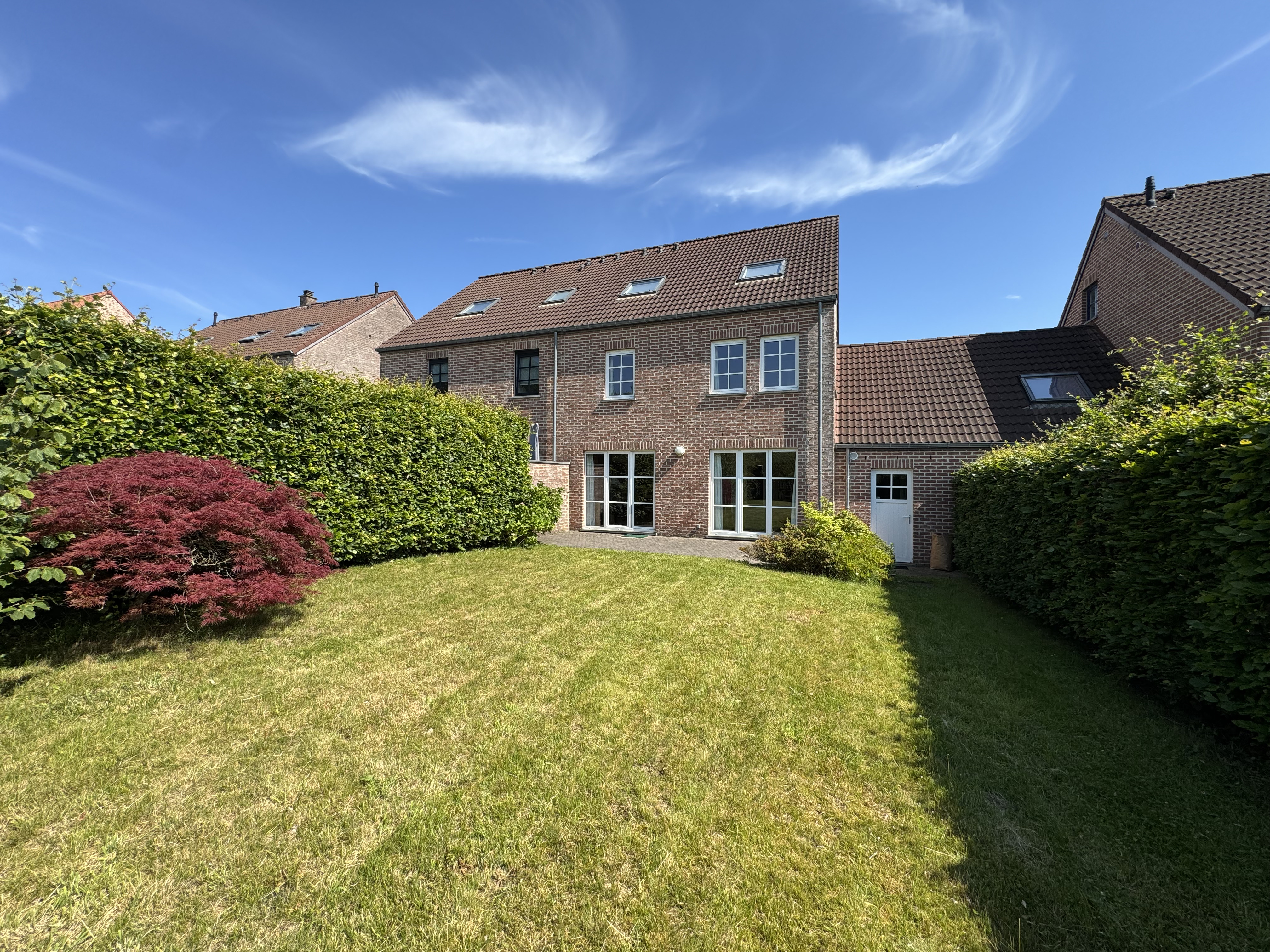 Bright four-bedroom house ideally located!