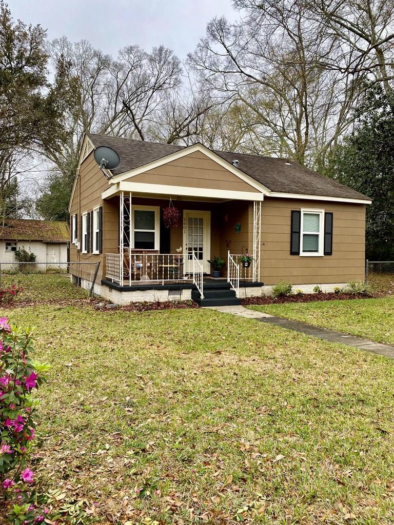 Adorable Renovated Cottage in the Heart of Picayune