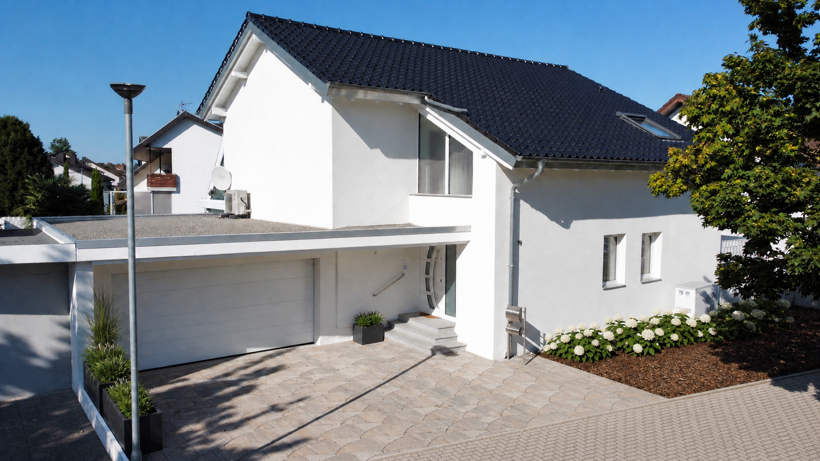 Exklusives, modernisiertes Refugium mit Garten und Whirlpool – stilvoll und ruhig wohnen [KI-modifiziert]