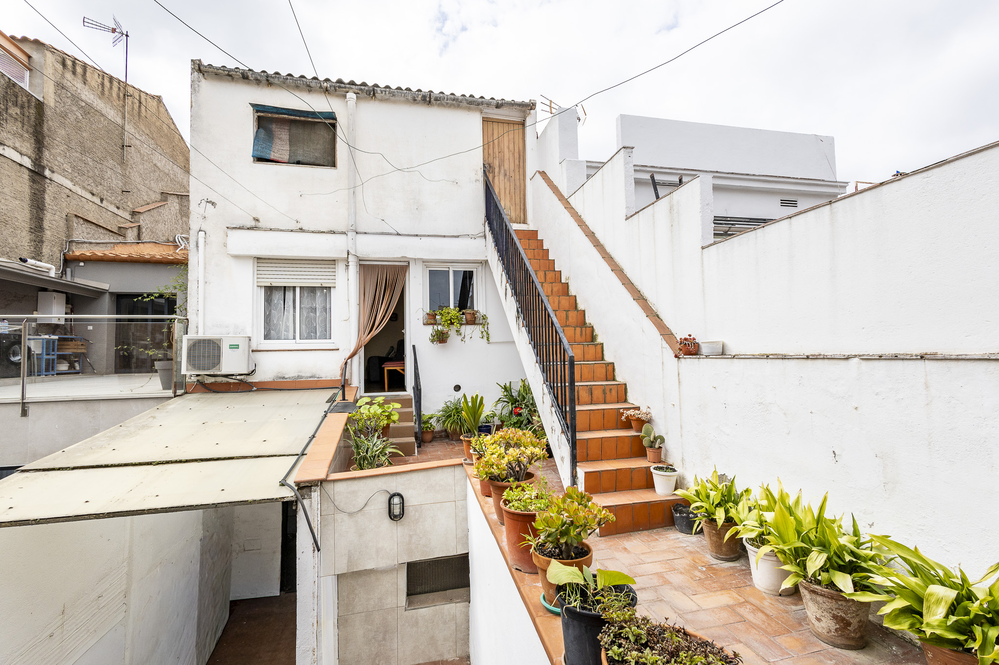 Unique 20th-century property to create the house of your dreams