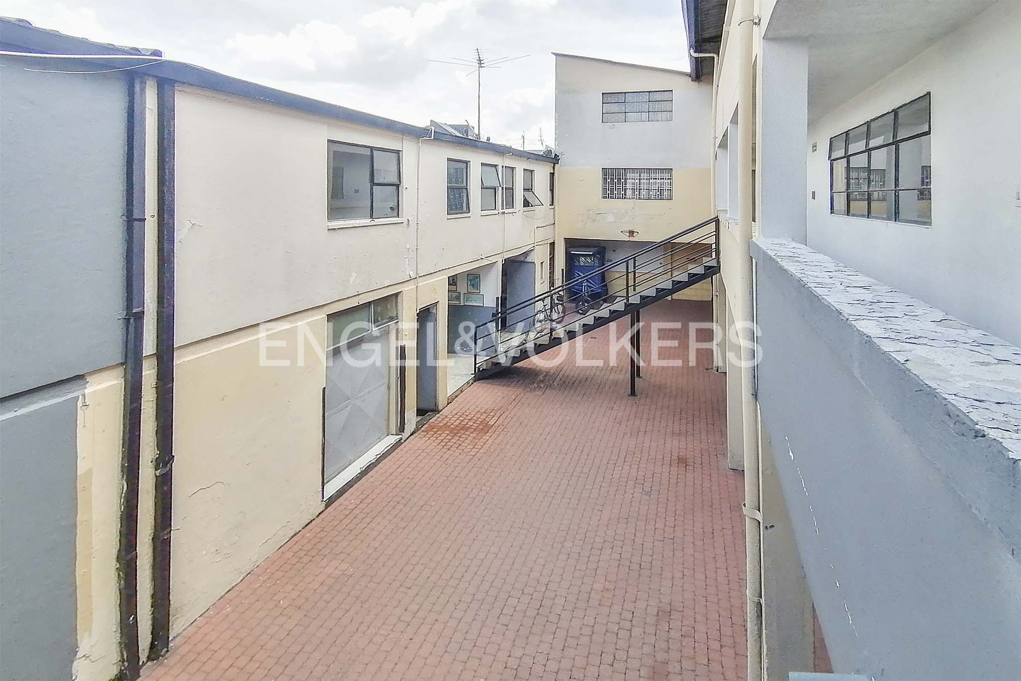 Colegio con potencial para desarrollo urbano