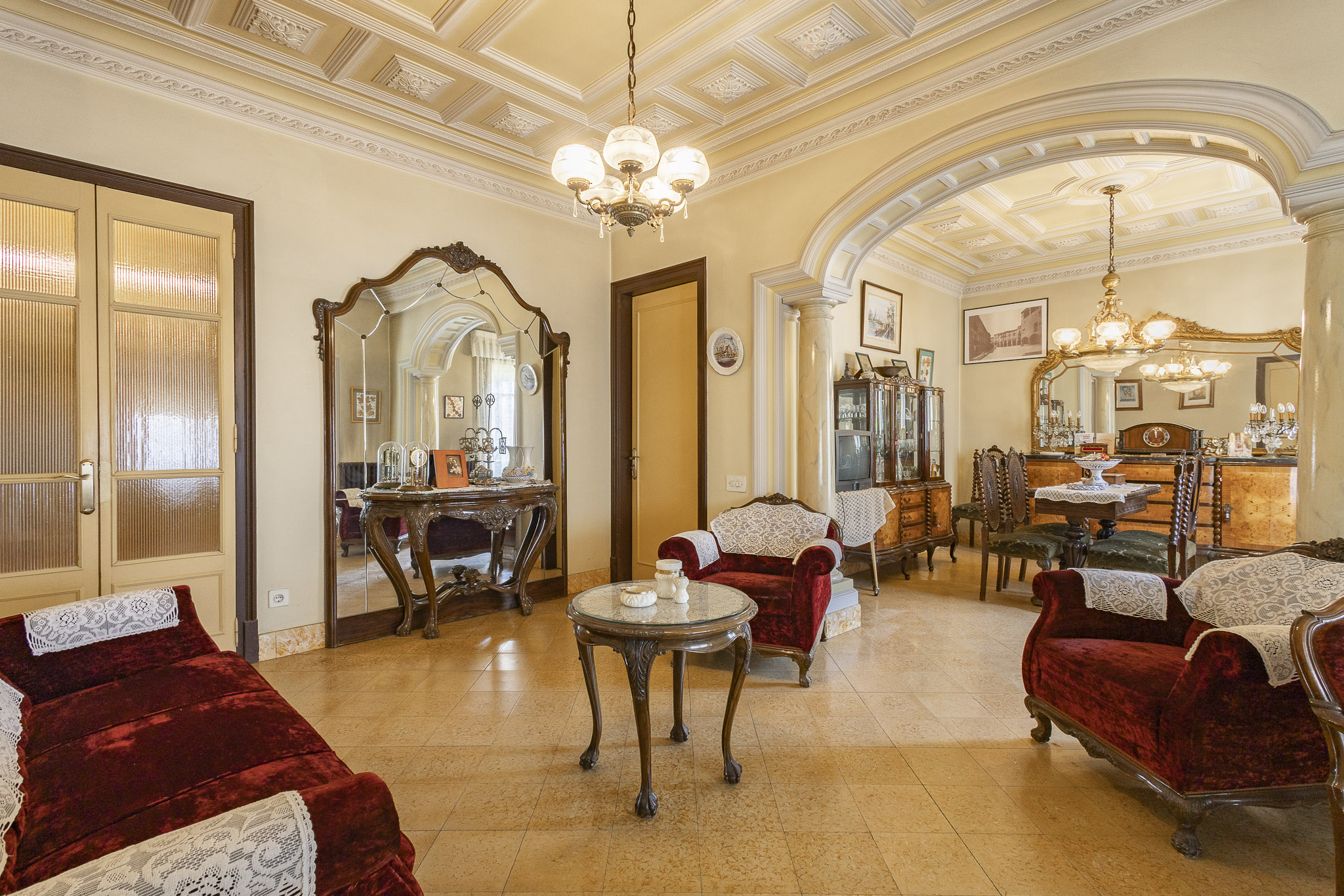 Majestic 1900 manor house in the heart of Calaf