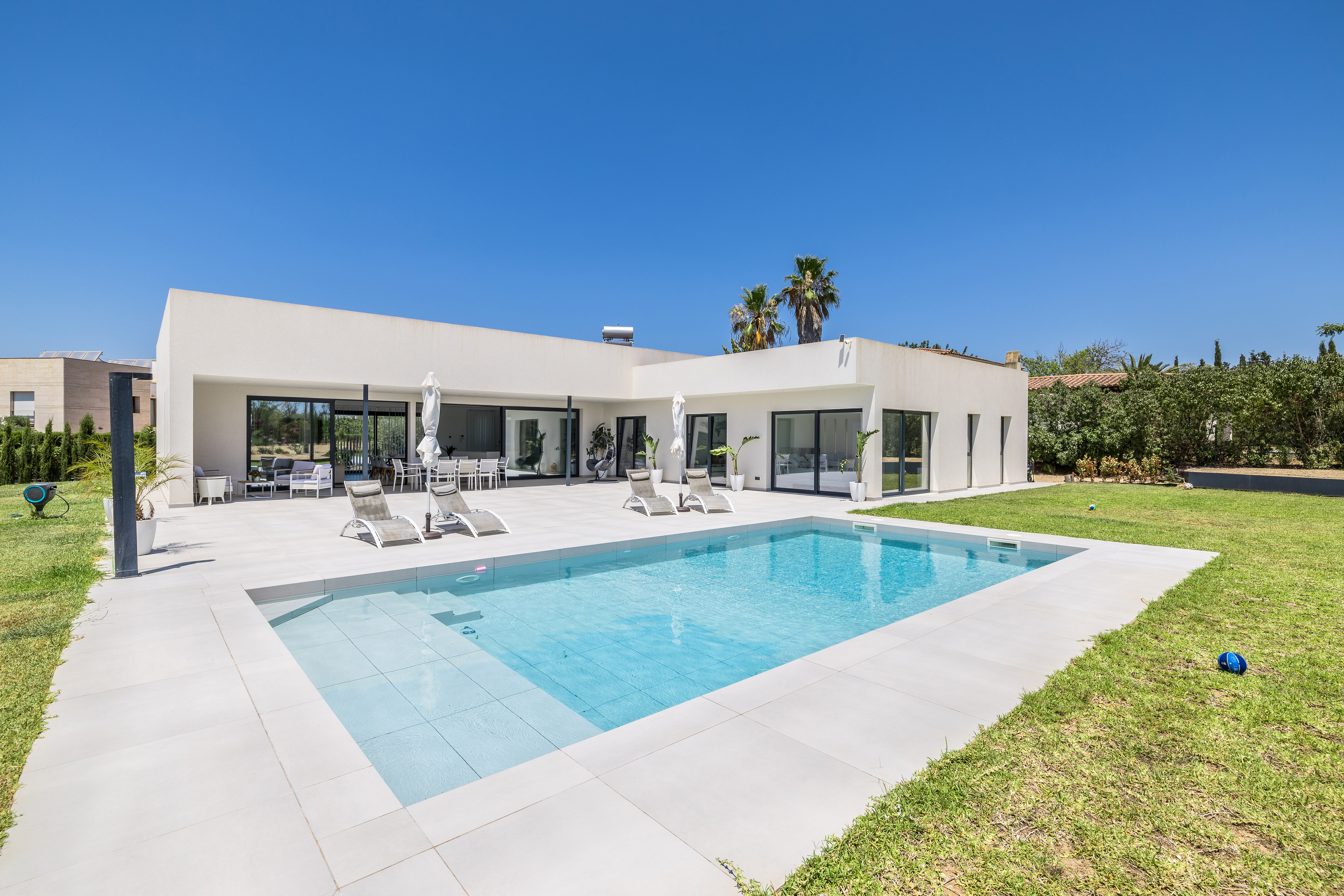 Modern villa with privacy in Marratxí