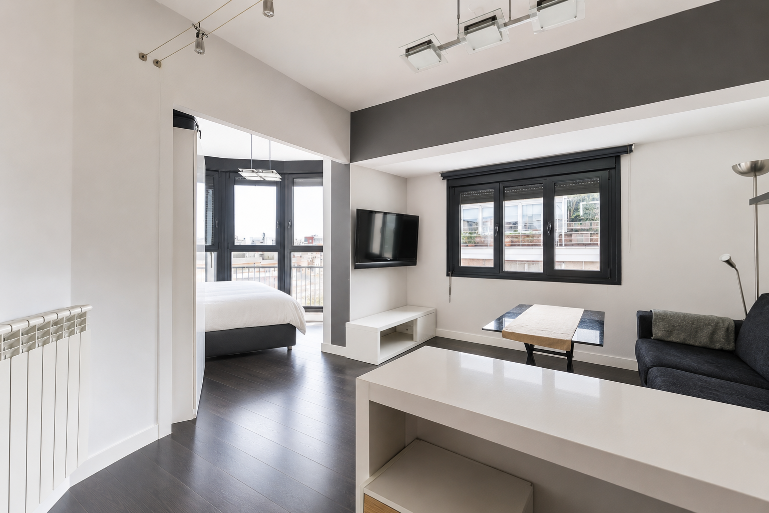 Bright exterior apartment near Retiro