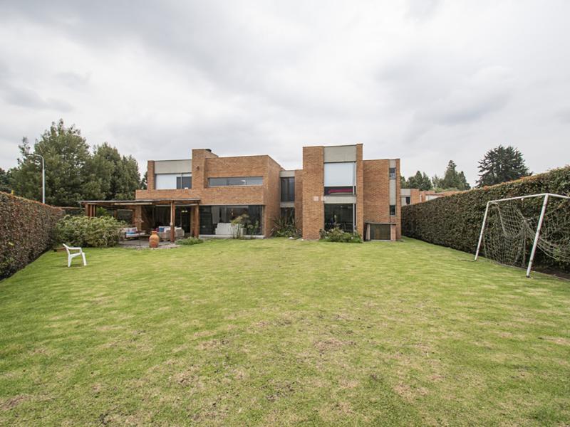 Se arrienda moderna casa en San Simón, Guaymaral