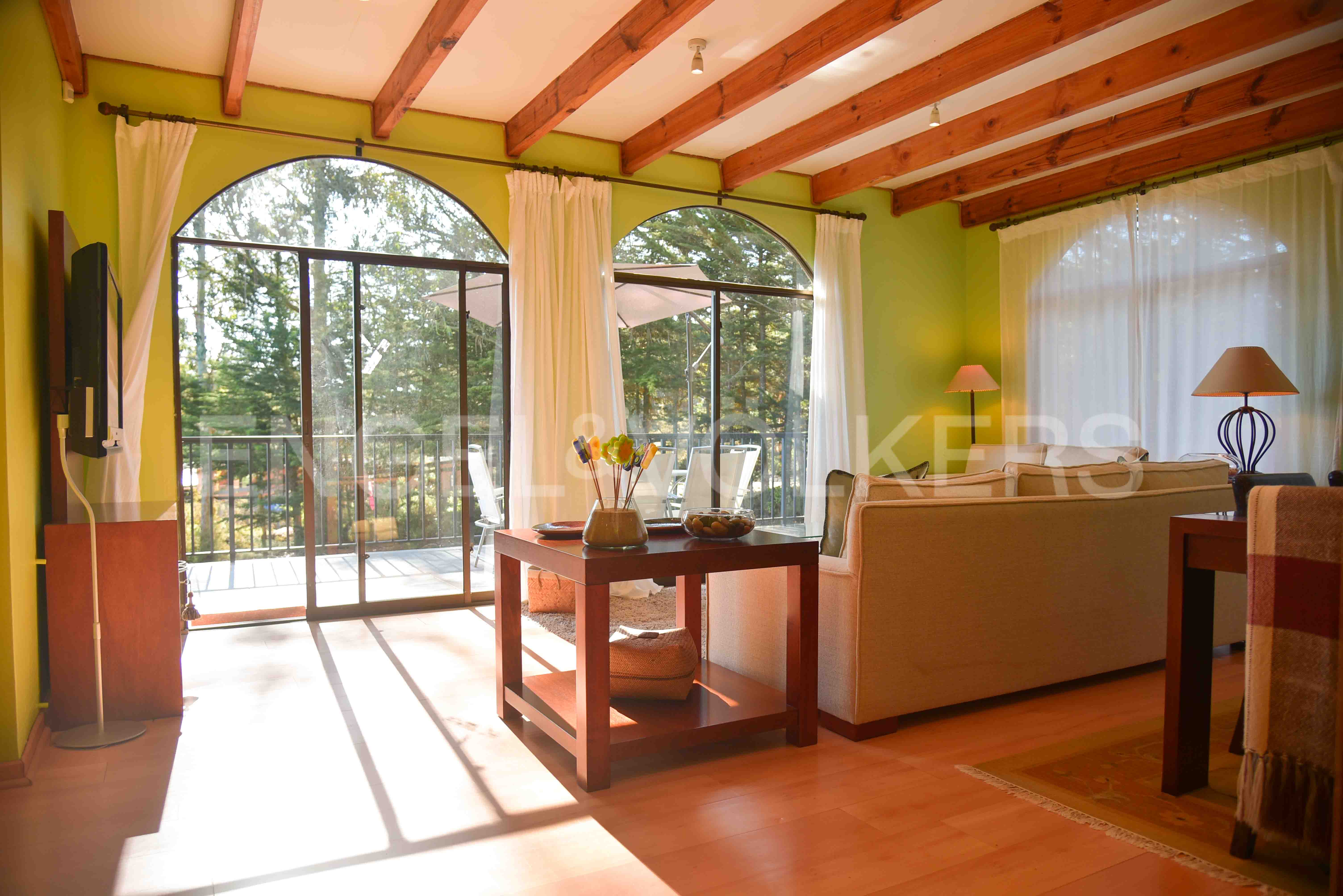 Casa 5D 3B en Algarrobo Sur con 14.859 m2 de terreno y 19 estacionamientos
