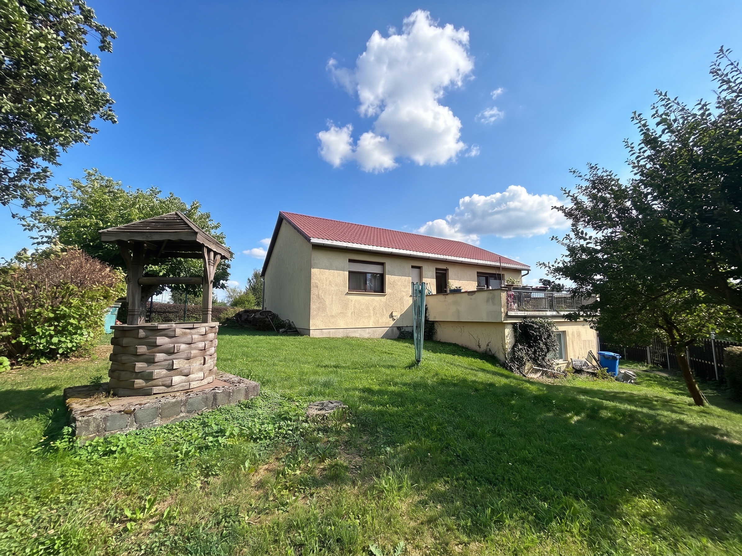 Idyllisches Familienhaus in Vollmershain mit Kamin, Garten und eigenem Brunnen – Ihr individueller Wohntraum im Grünen