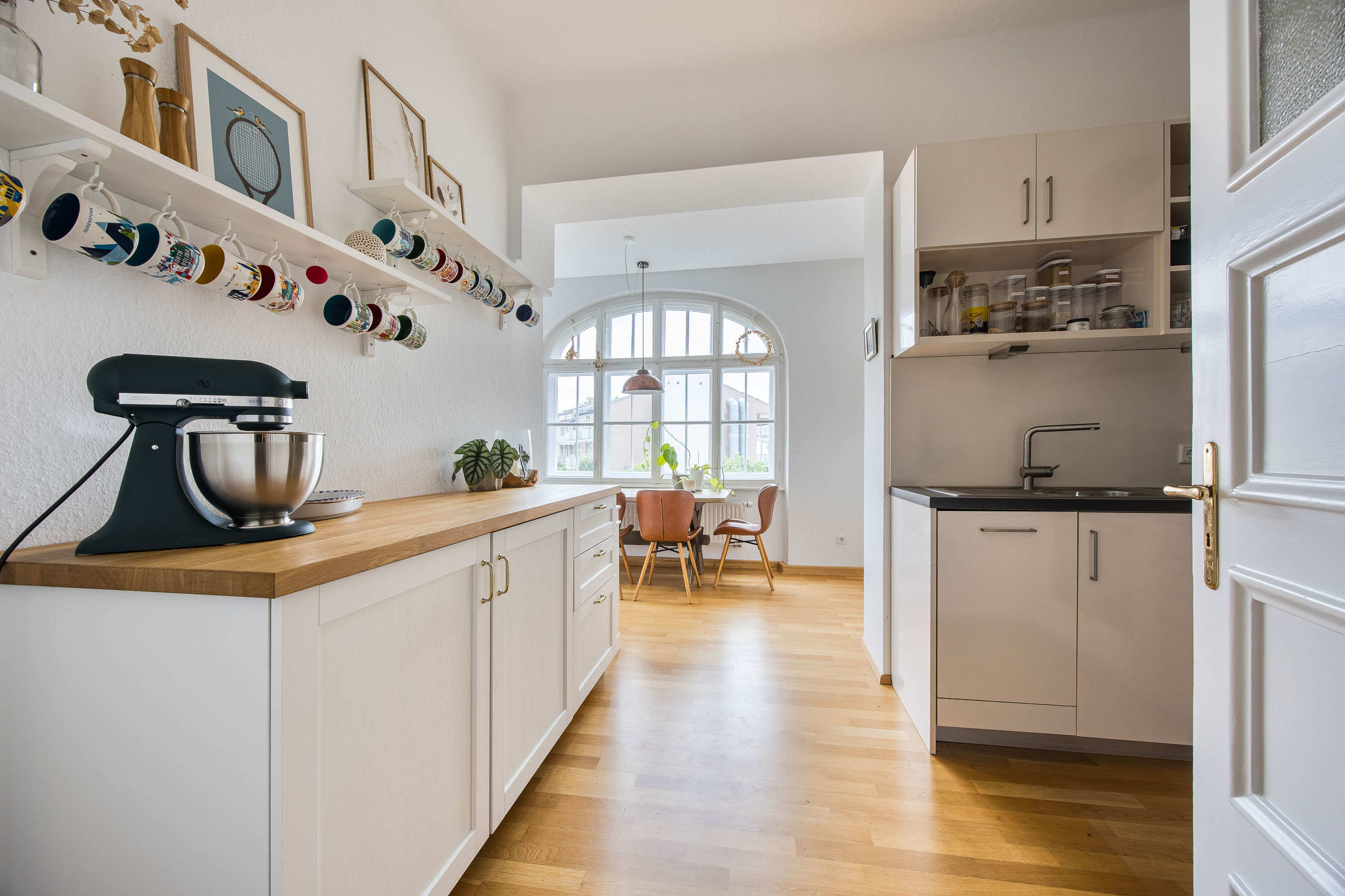 Herrschaftlich Wohnen: 91 qm, Licht, Stuck und echte Erlanger Stadtgeschichte!