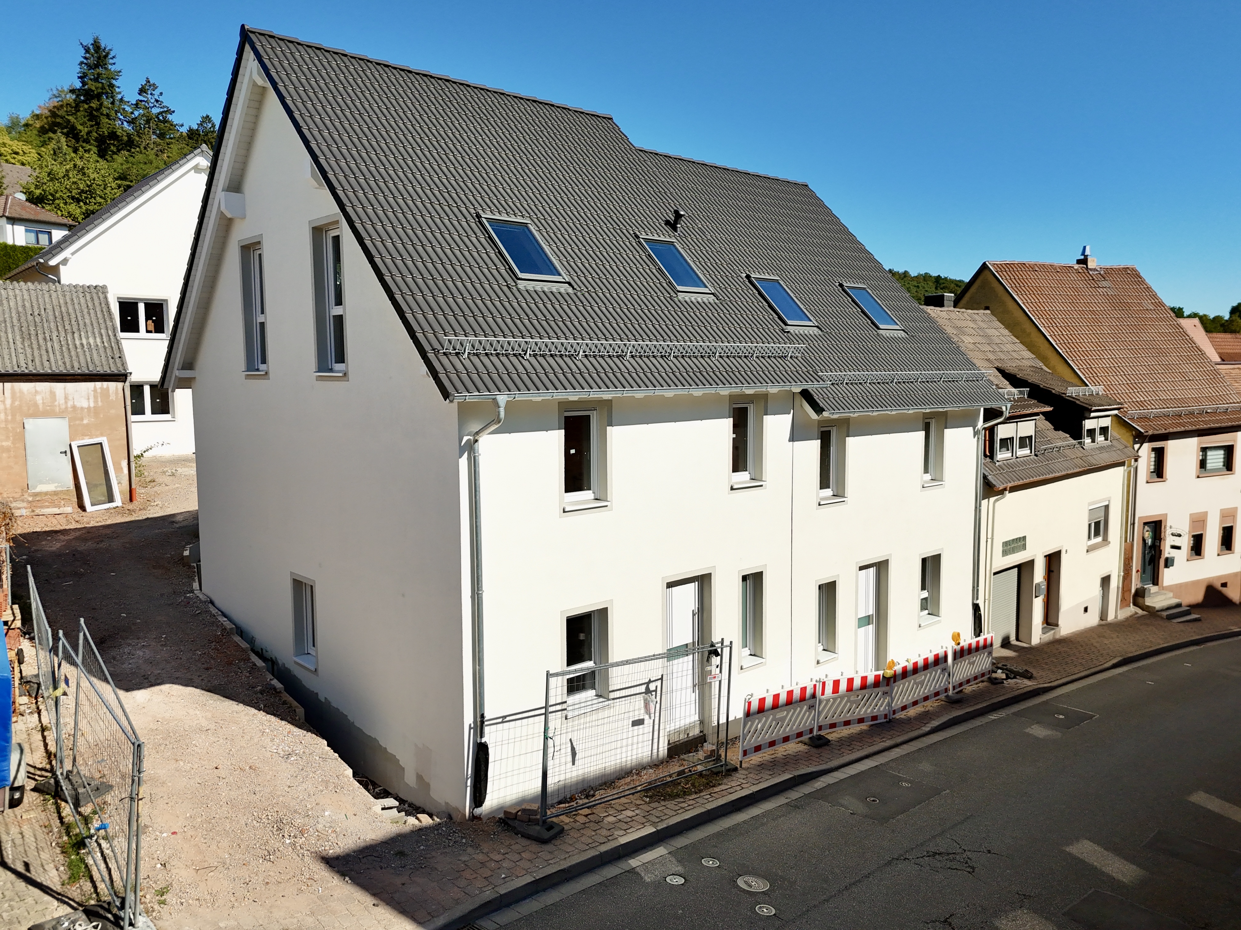 Neubau-Ausbauhaus: 6-Zimmer-Doppelhaushälfte mit Energieklasse A+