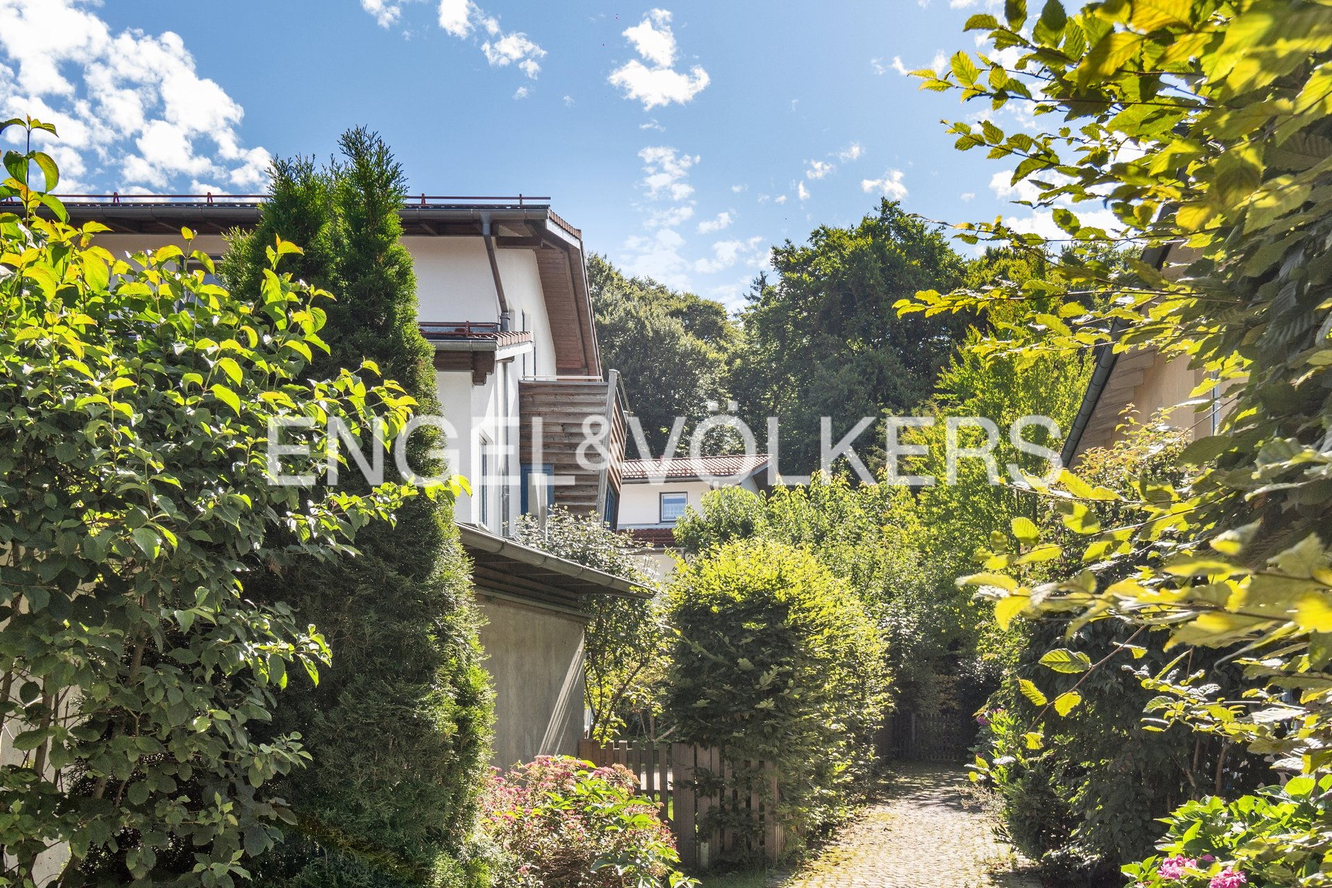 Charming attic apartment in a green location – Baierbrunn-Buchenhain