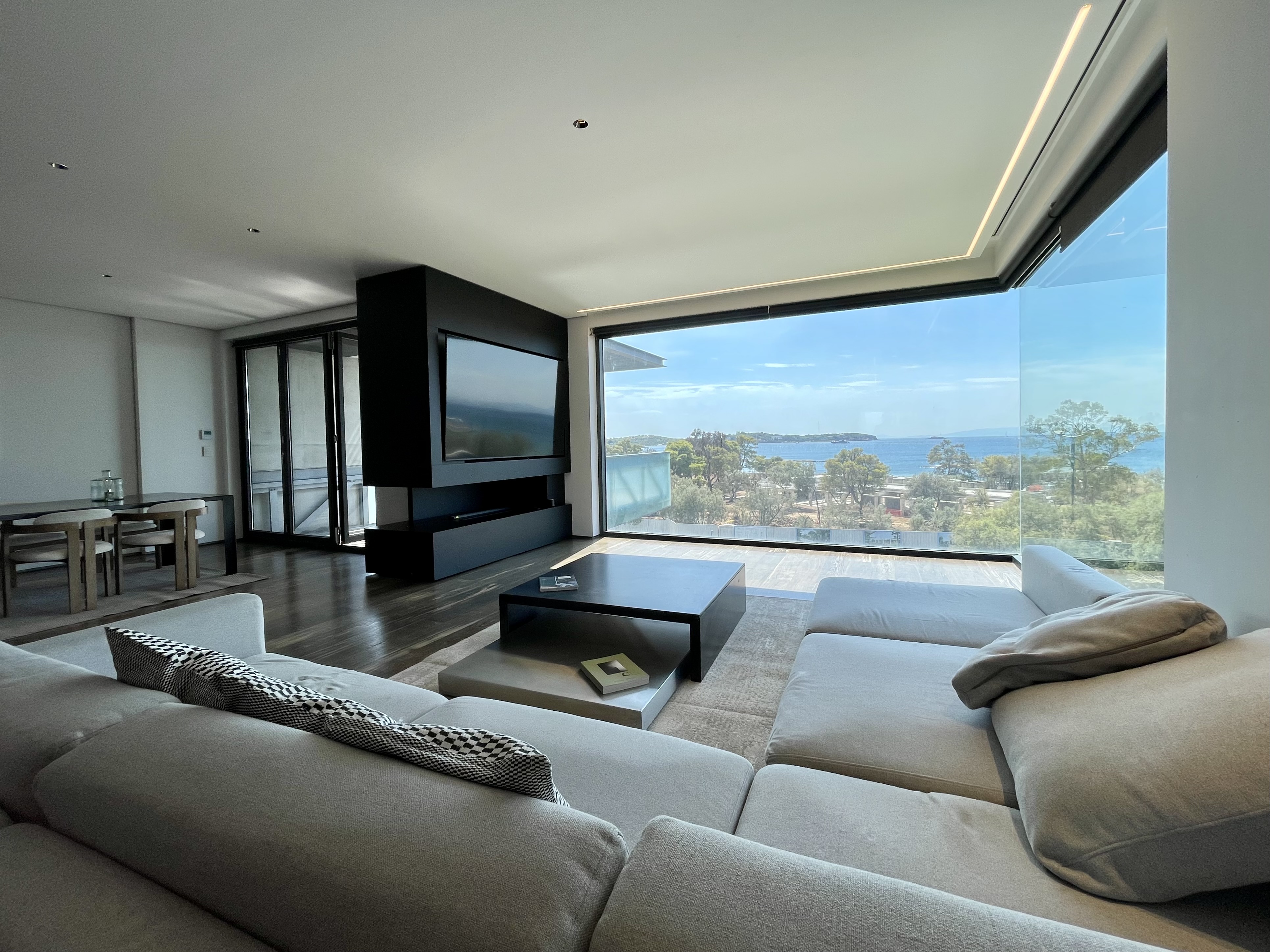 Penthouse maisonette with panoramic views, rooftop garden and private pool