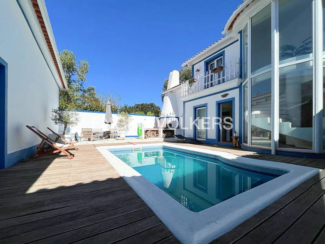 4-Bedroom House plus 1 with a pool in Benavente