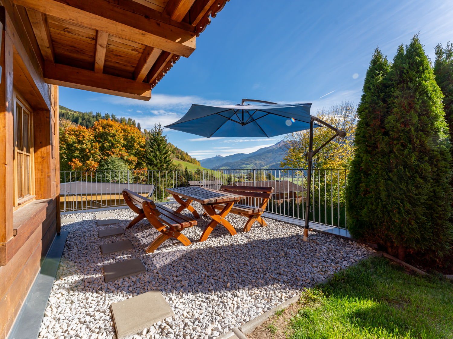 Alpiner Lifestyle als Investment – Vollholz-Chalet mit Sauna und Panoramablick