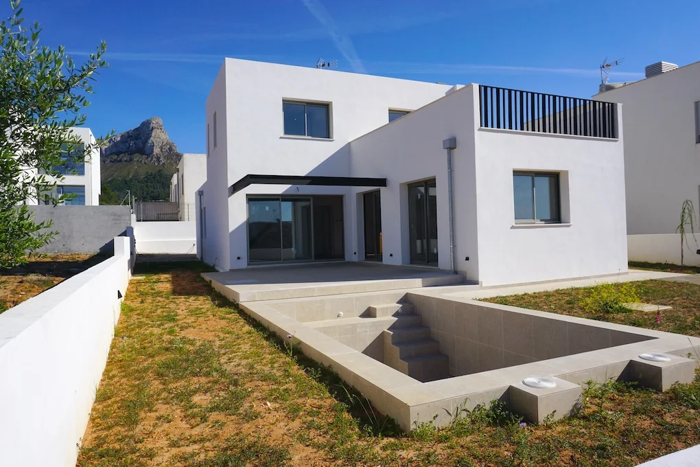 New build villa with sea view and pool in Colònia St. Pere