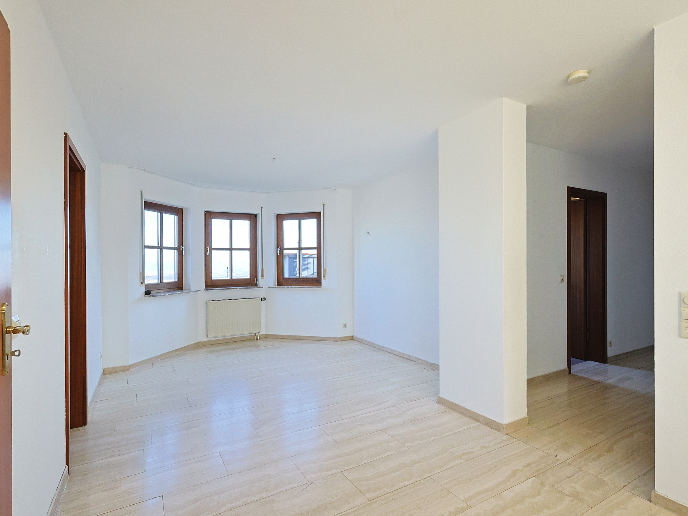 Attraktives Mehrfamilienhaus mit Kamin, Garten und flexiblem Nutzungskonzept