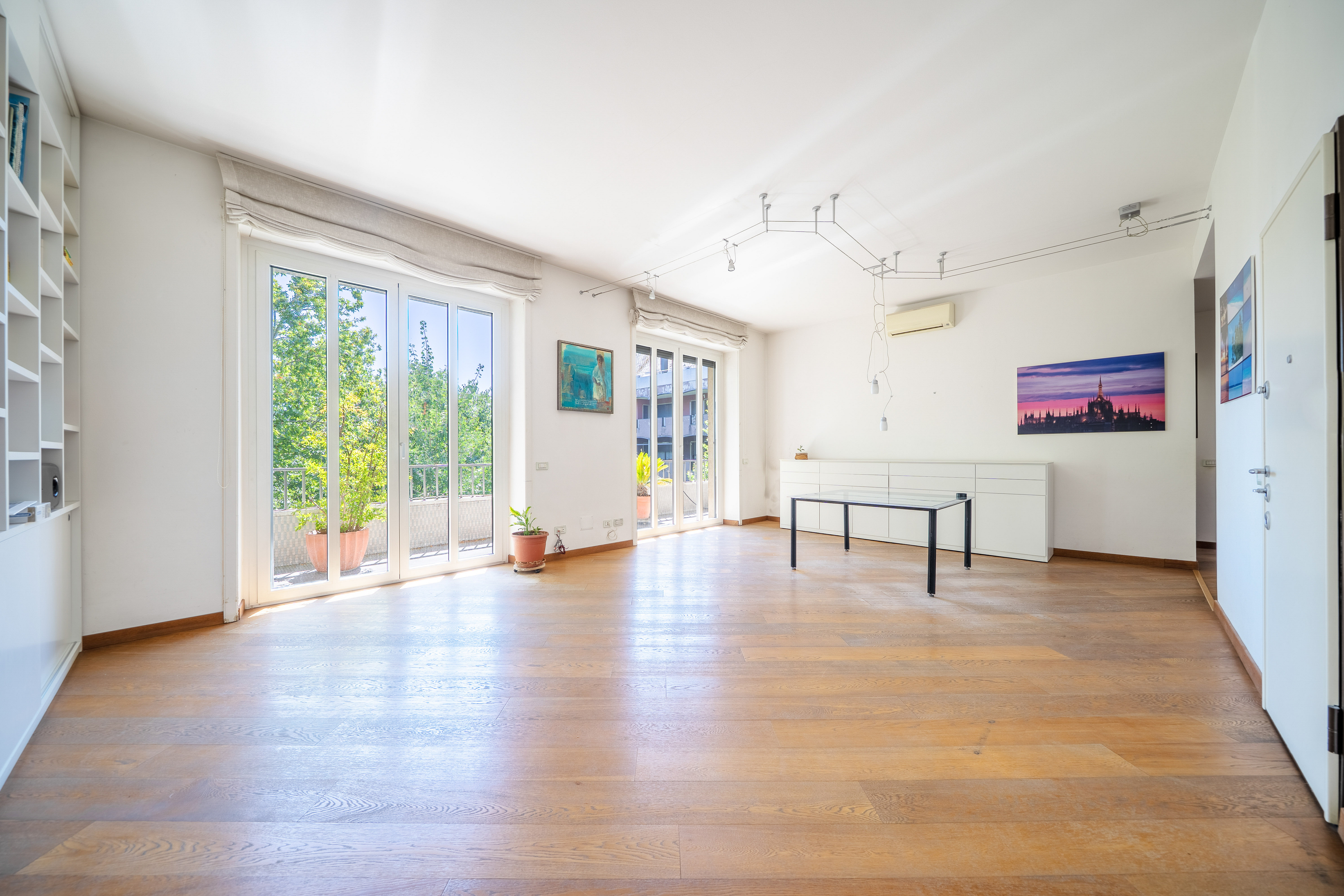 Spacious Panoramic Two-Bedroom Apartment in Crocetta