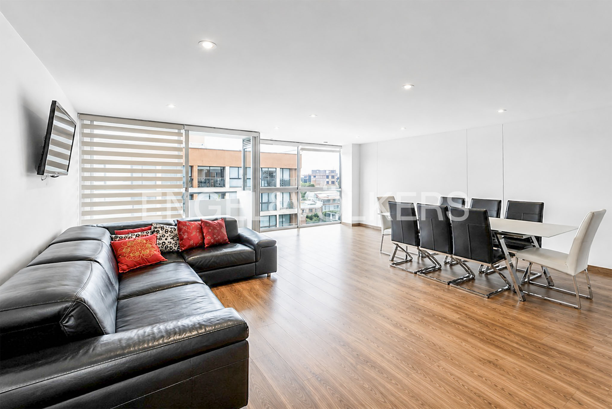 Penthouse con balcón y terraza para venta en La Castellana