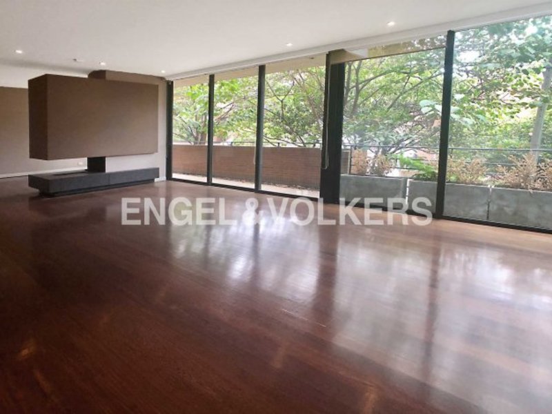 Moderno apartamento con balcón para venta en La Cabrera