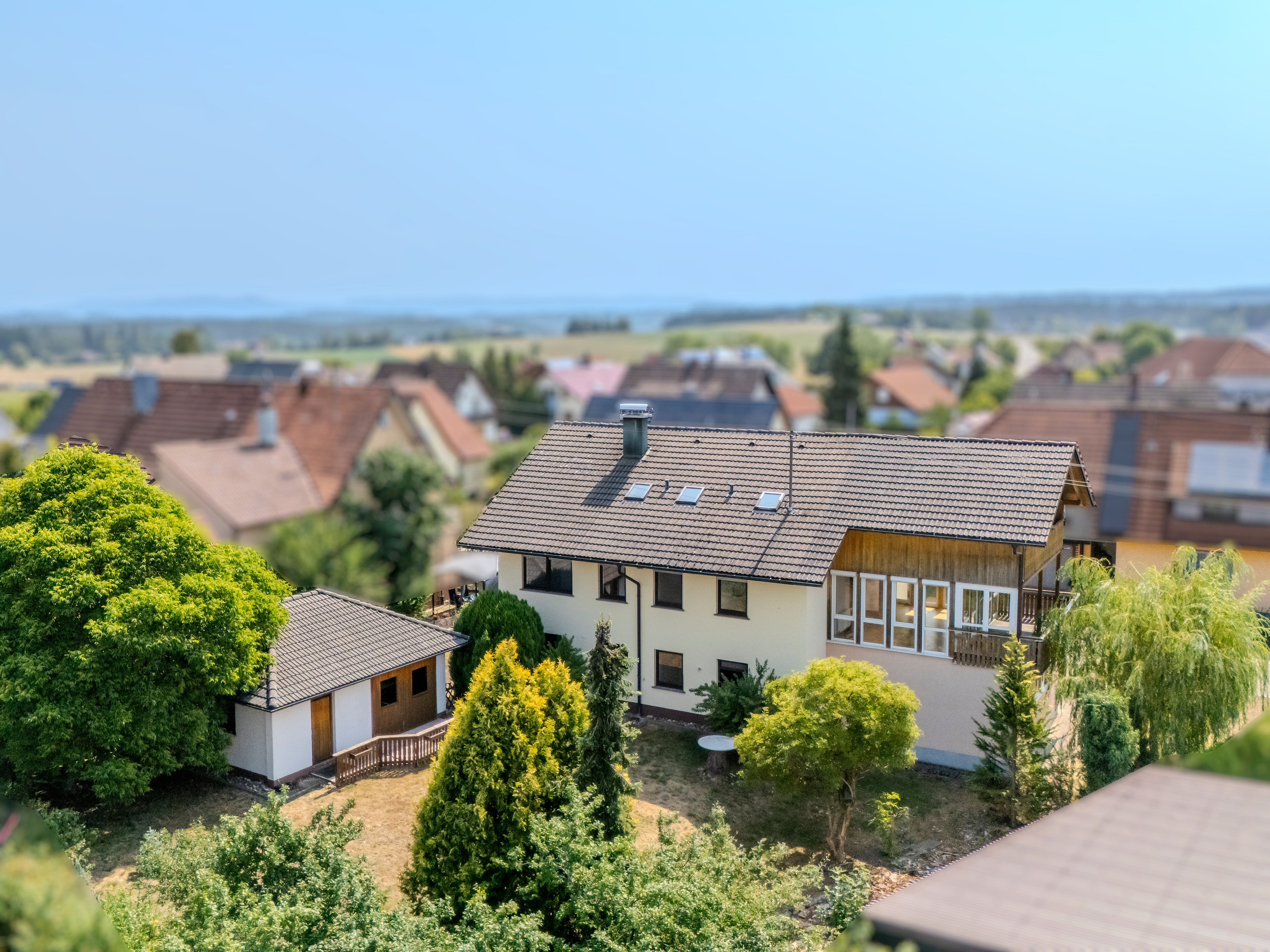 Renovierungsbedürftiges Zweifamilienhaus