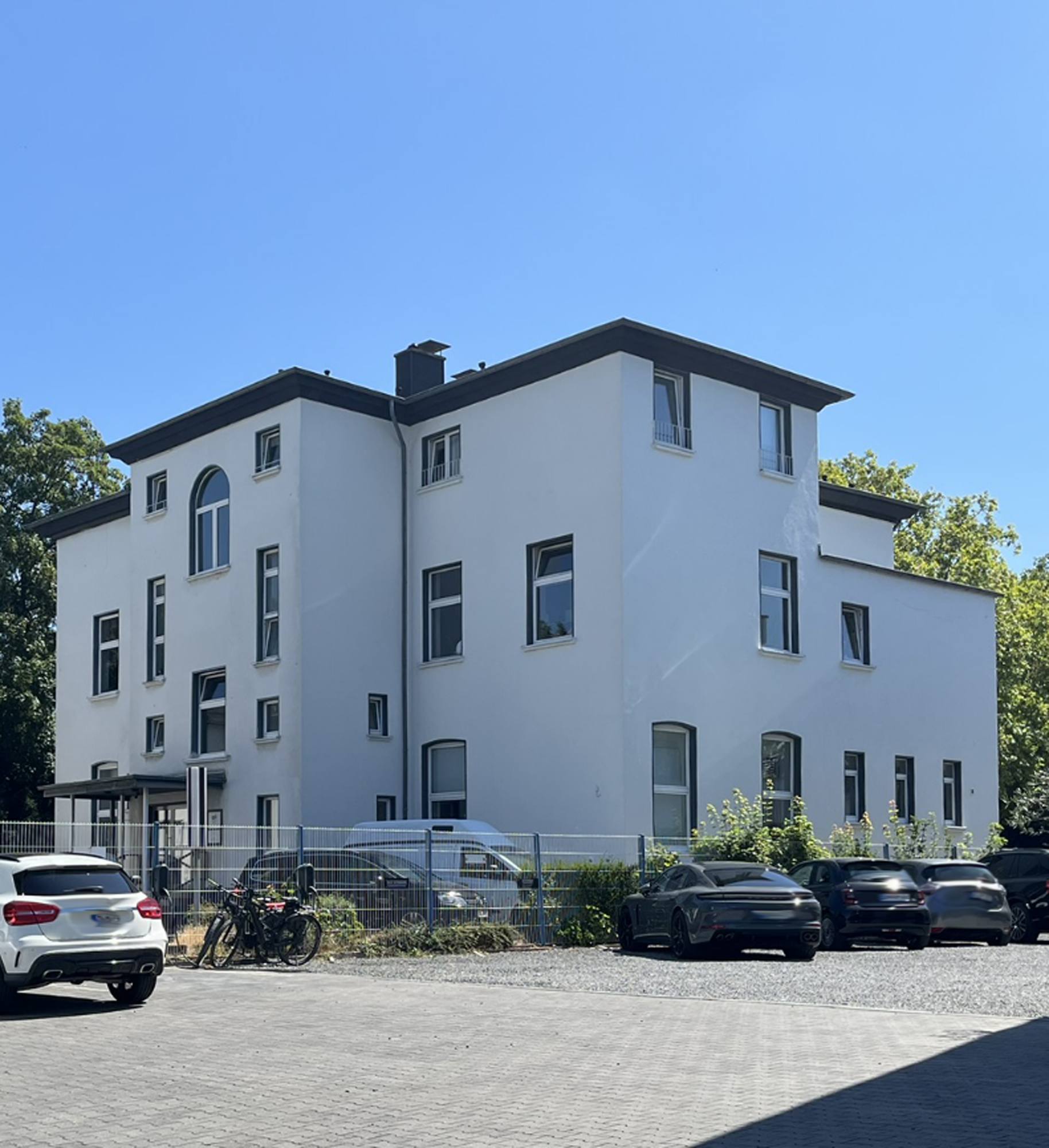 Wohn- und  Geschäftshaus