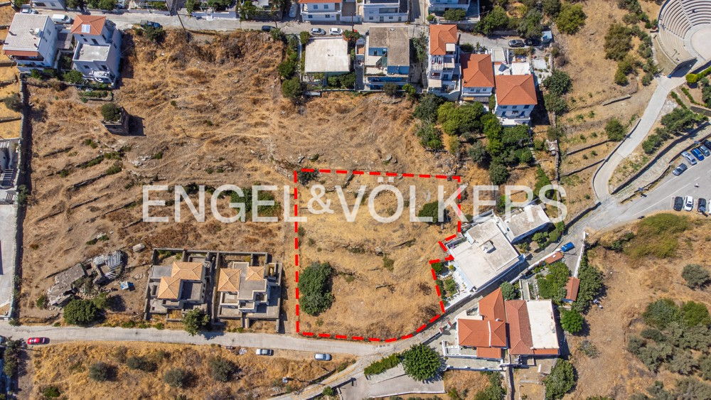 Triple Opportunity Plot in the Heart of Chora, Andros