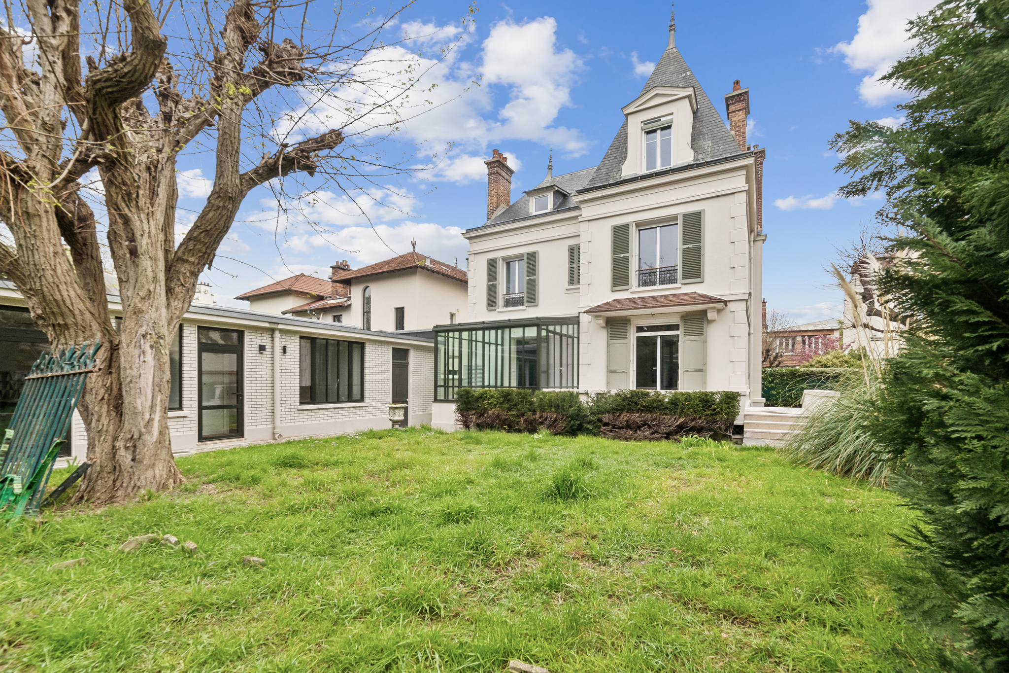 Exklusives Eigentum: Renoviertes Bürgerhaus mit angelegtem 600-m²-Garten + 2-Zimmer-Wohnung – Saint-Maurice, an der Grenze zu Paris