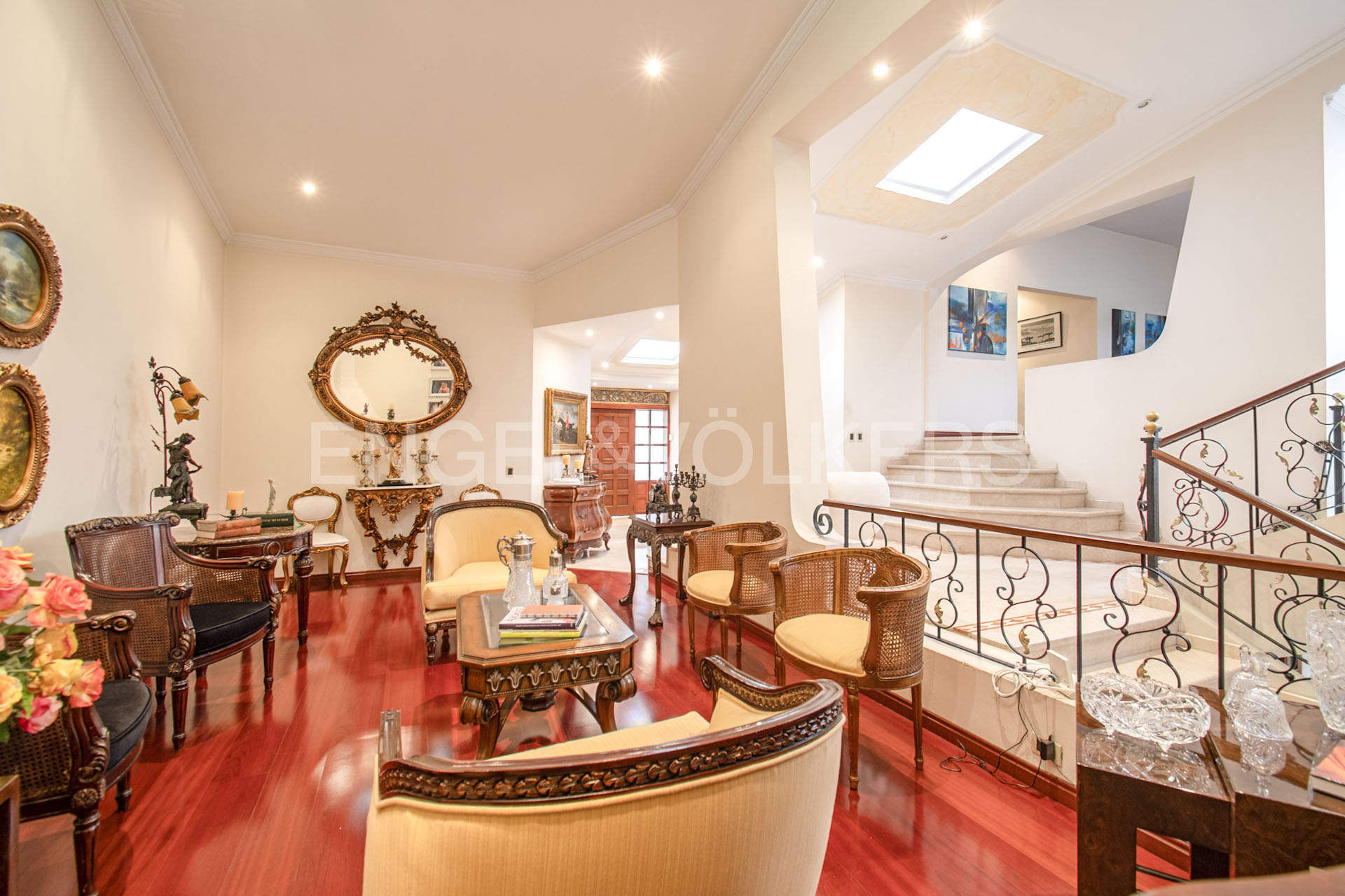 Casa amoblada con terraza para arriendo en Santa Paula