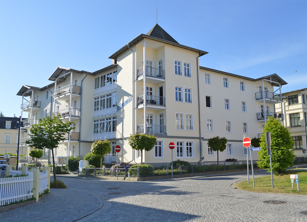 Sonnenterrasse in Strandnähe: Charmantes 2-Zimmer-Appartement mit 28 m² Süd-Terrasse