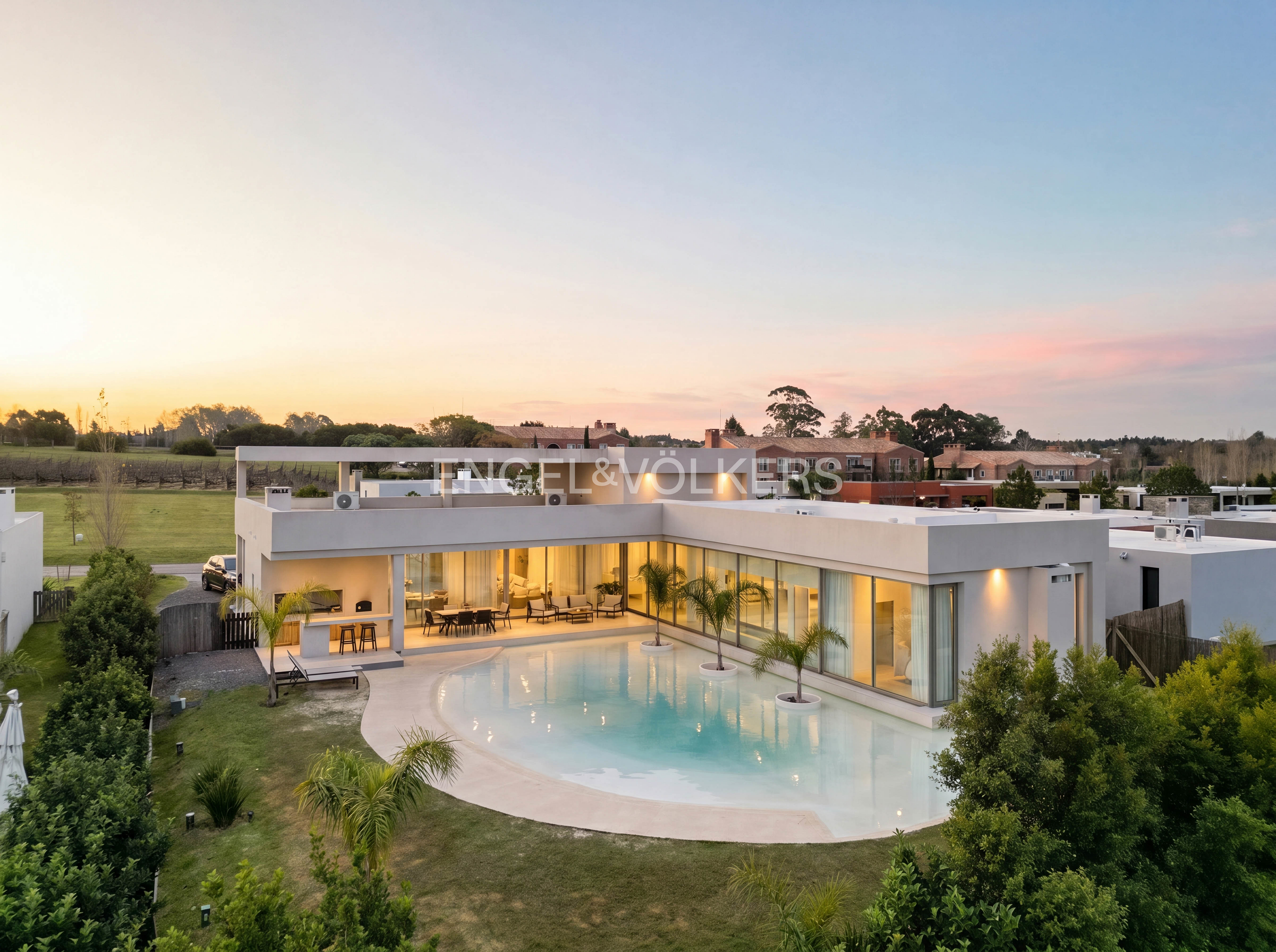 Architecture, design, and natural light in an exclusive home in La Tahona Vineyards