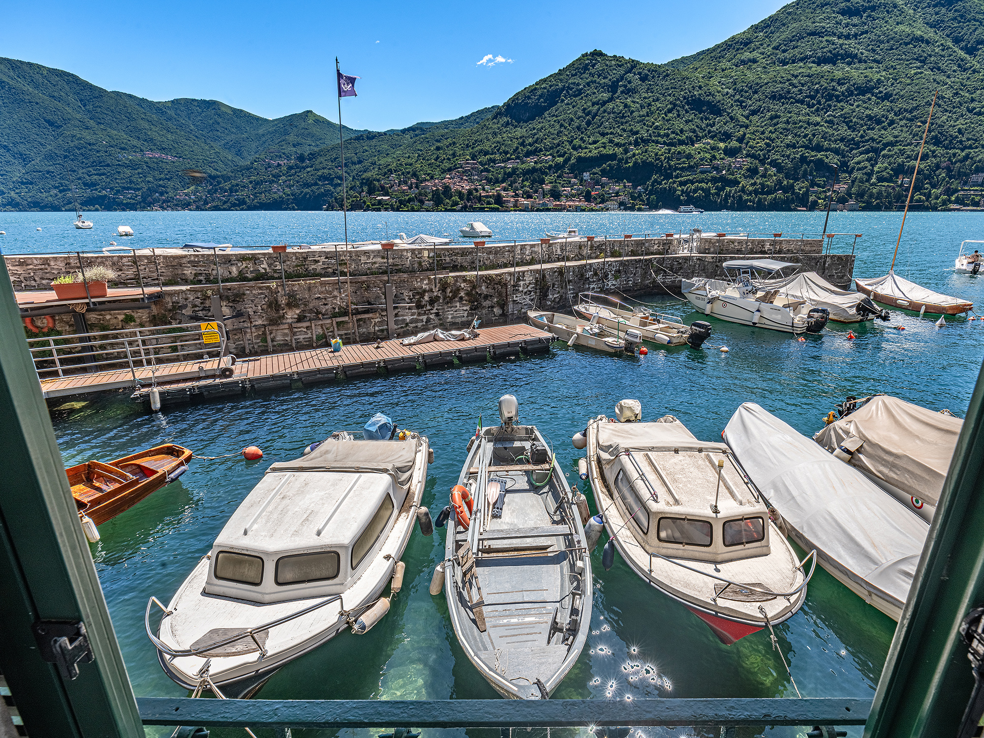 Incantevole appartamento sul lago con vista mozzafiato sulla baia di Moltrasio