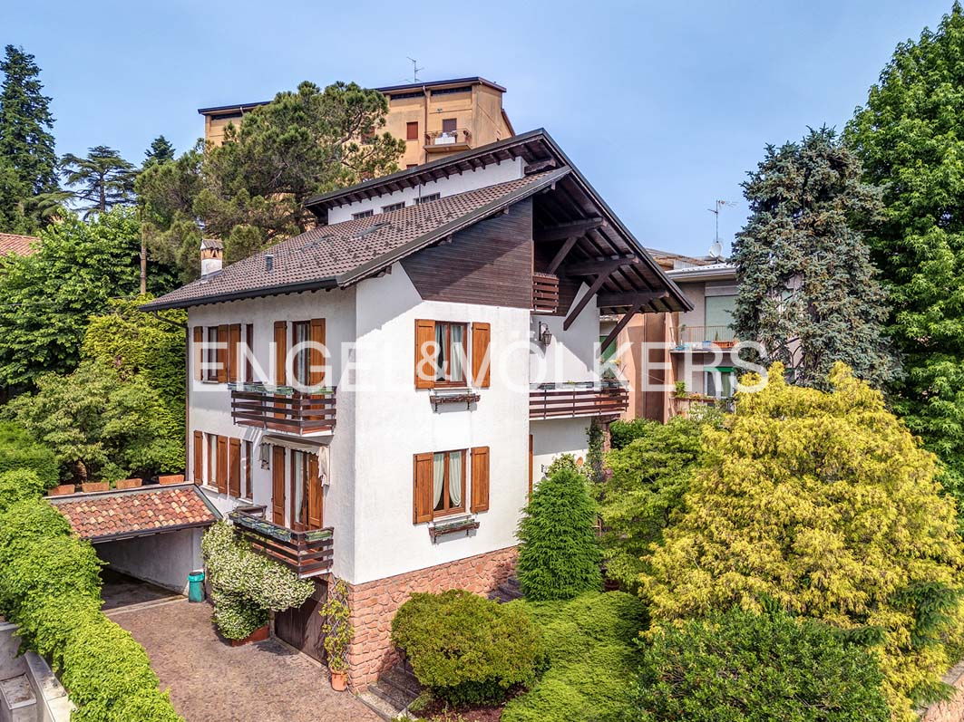 Marvellous Panoramic Residence in Cantù - Nearby Como