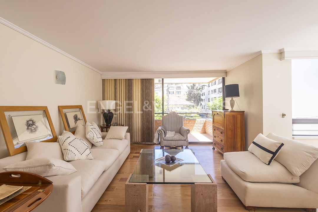 Departamento en Arriendo Semi Amoblado, Metro El Golf