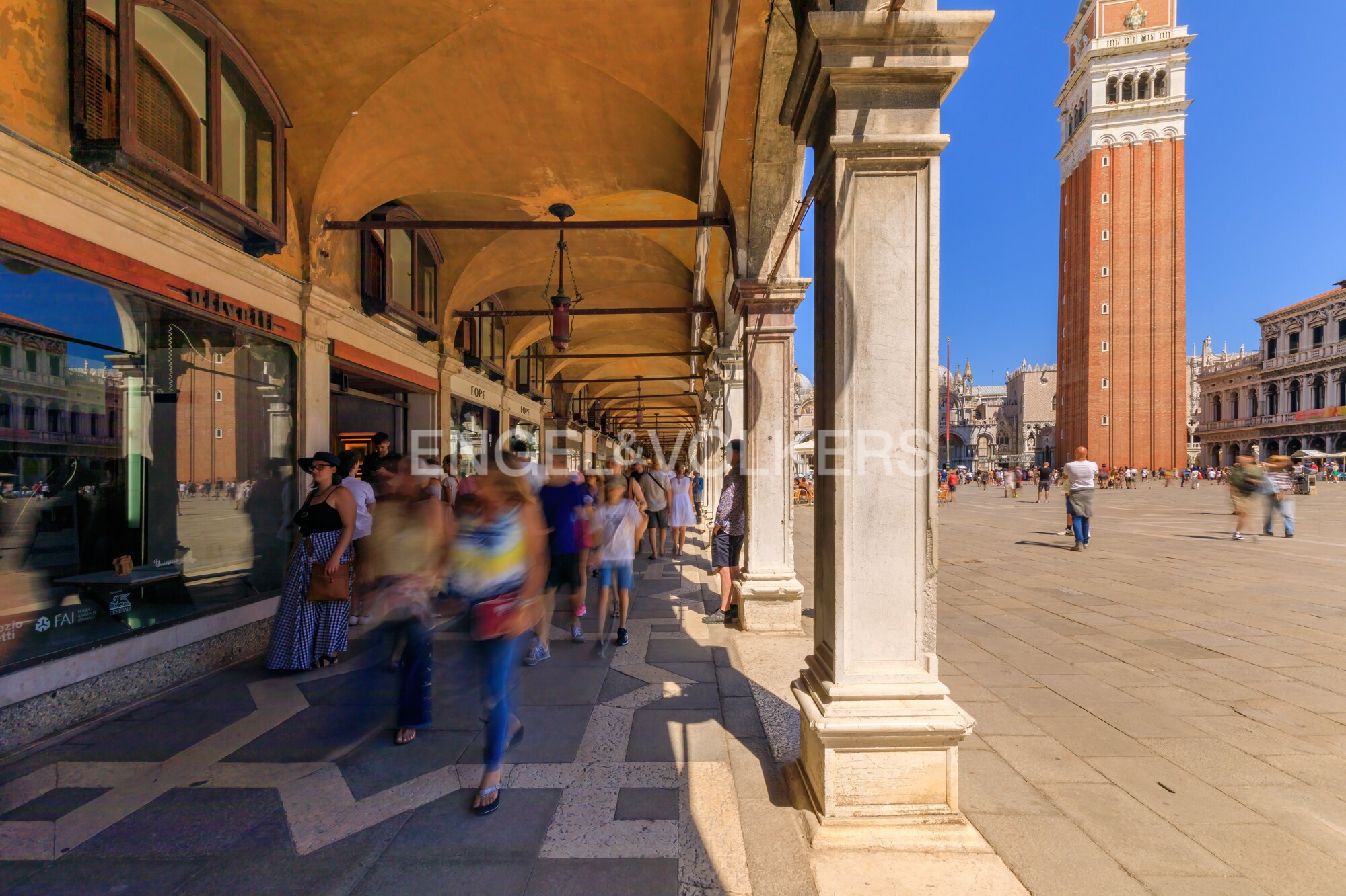 Food & beverage license near St. Mark's Square
